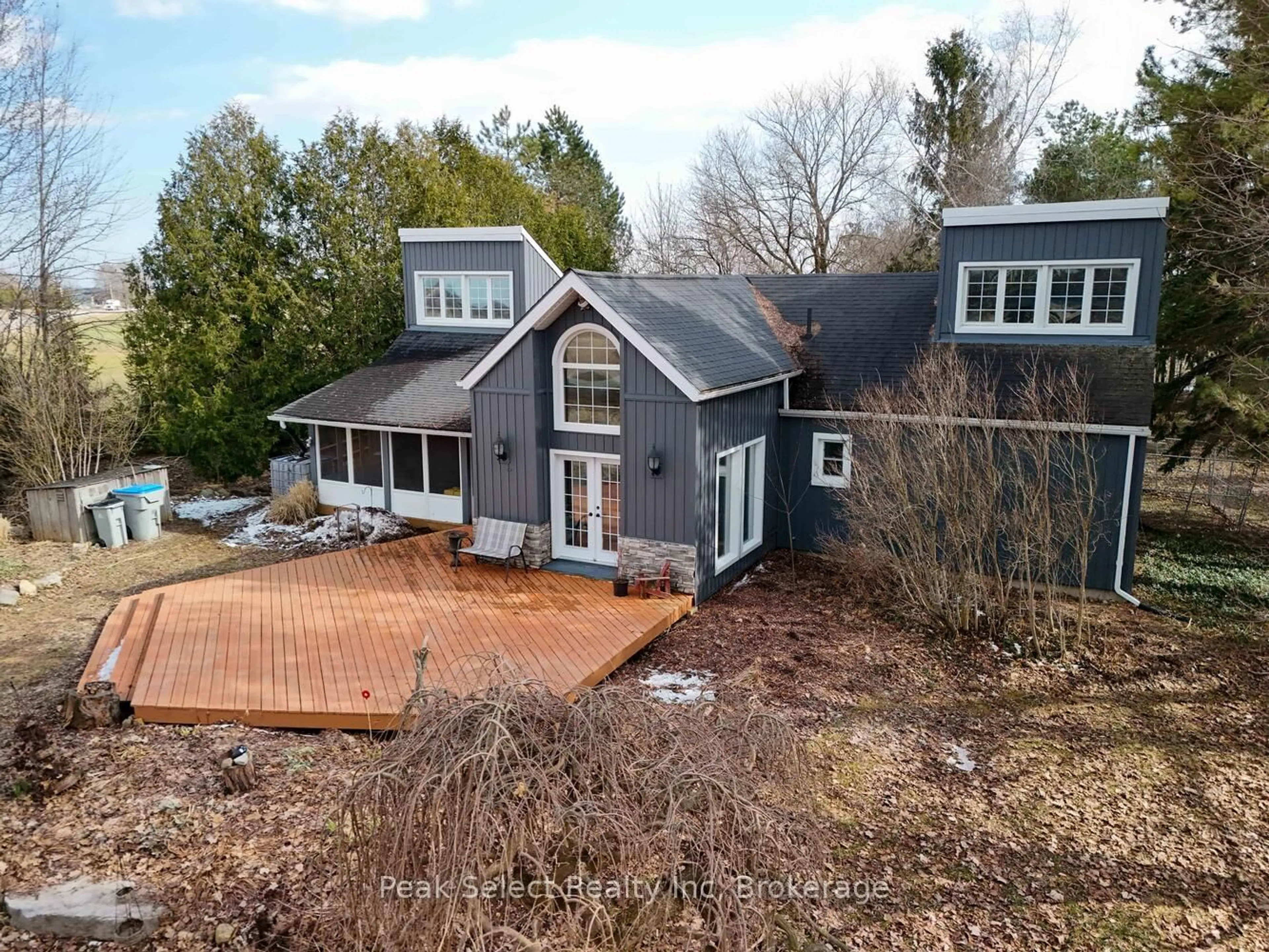 A pic from outside/outdoor area/front of a property/back of a property/a pic from drone, building for 4903 Whalen Line, Lucan Biddulph Ontario N0M 1V0