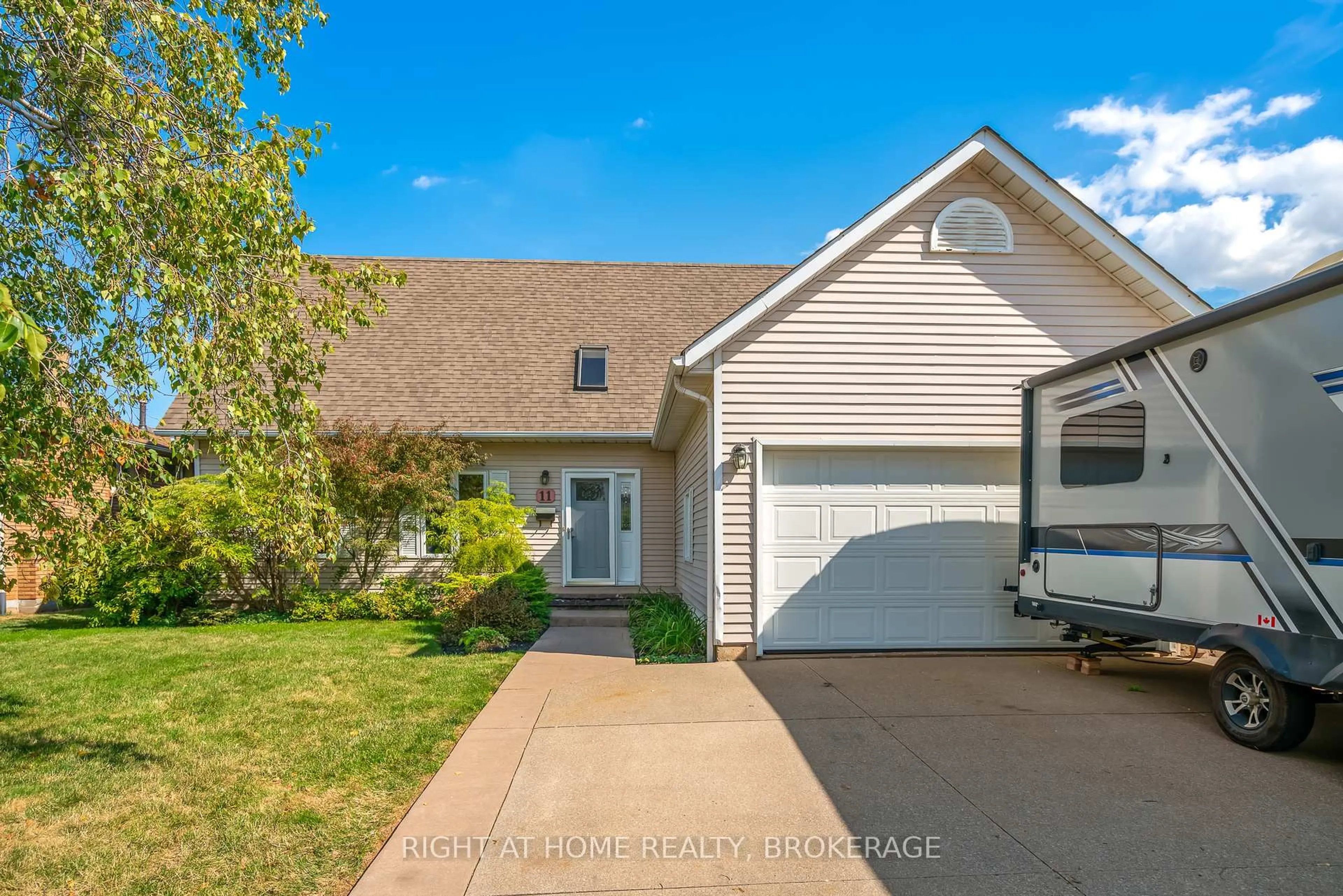 Home with vinyl exterior material, street for 11 N Service Rd, Grimsby Ontario L3M 4M4