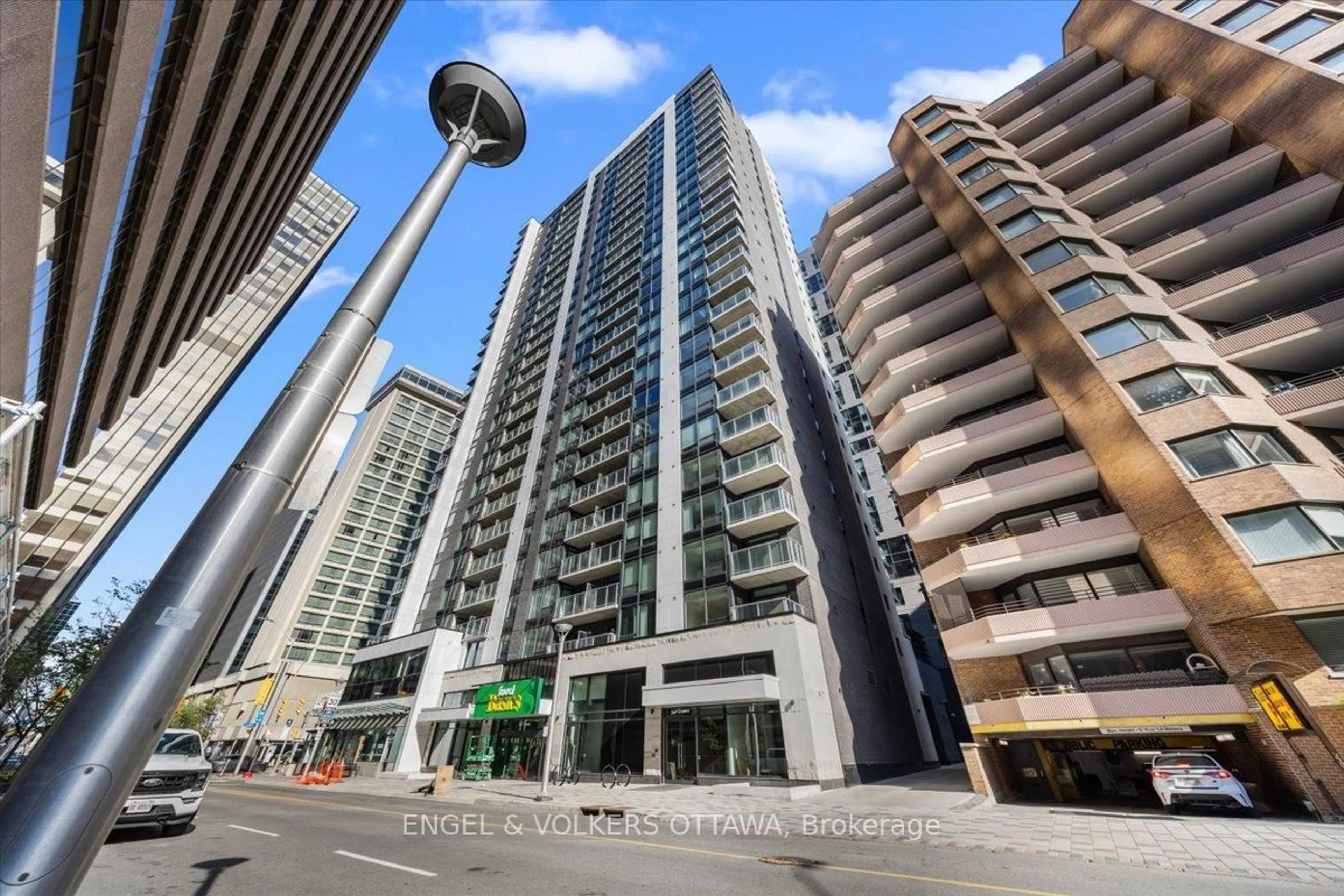 Unknown for 340 Queen St #1704, Ottawa Ontario K1R 0G1