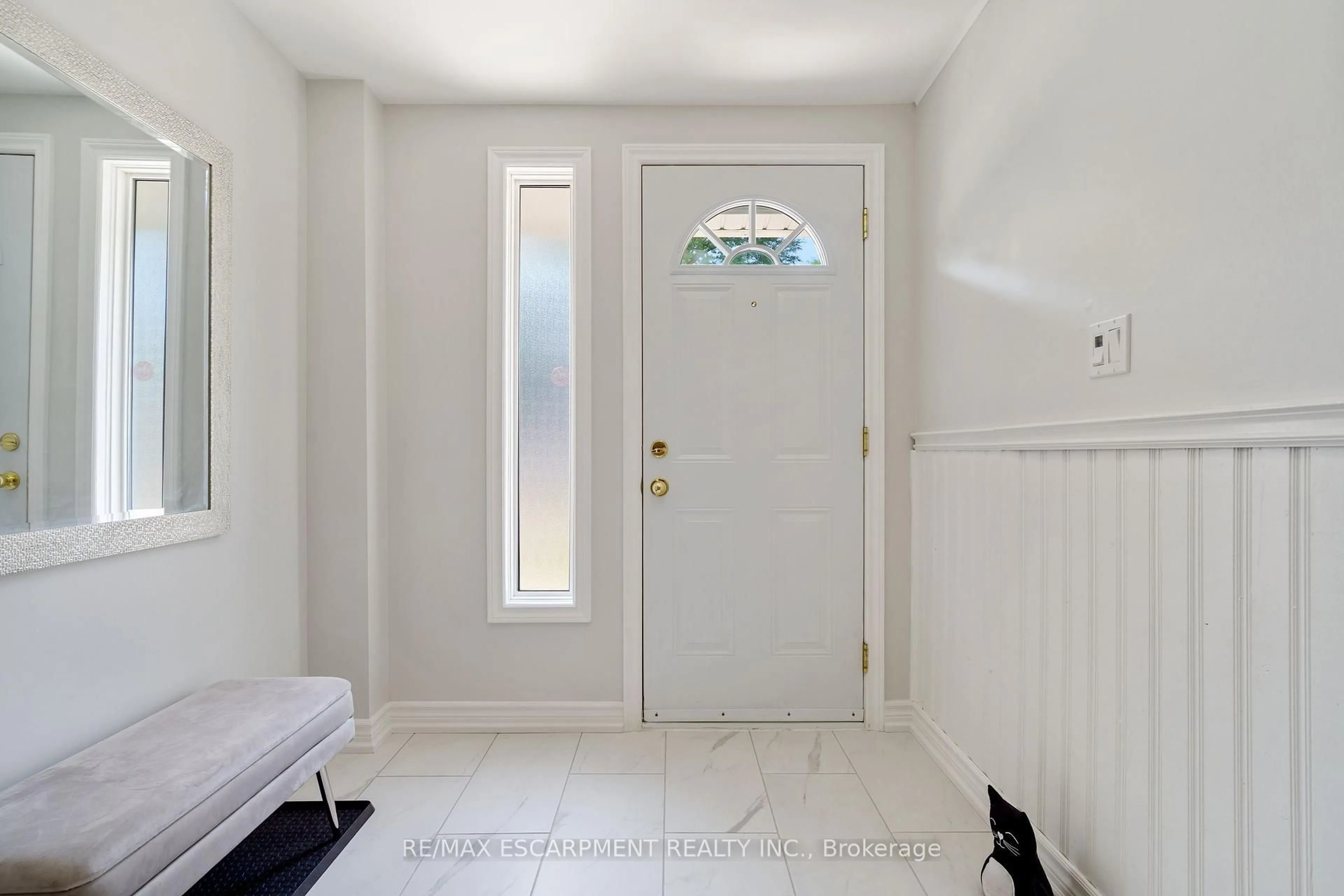 Indoor entryway for 145 Rice Ave #22, Hamilton Ontario L9C 6R3