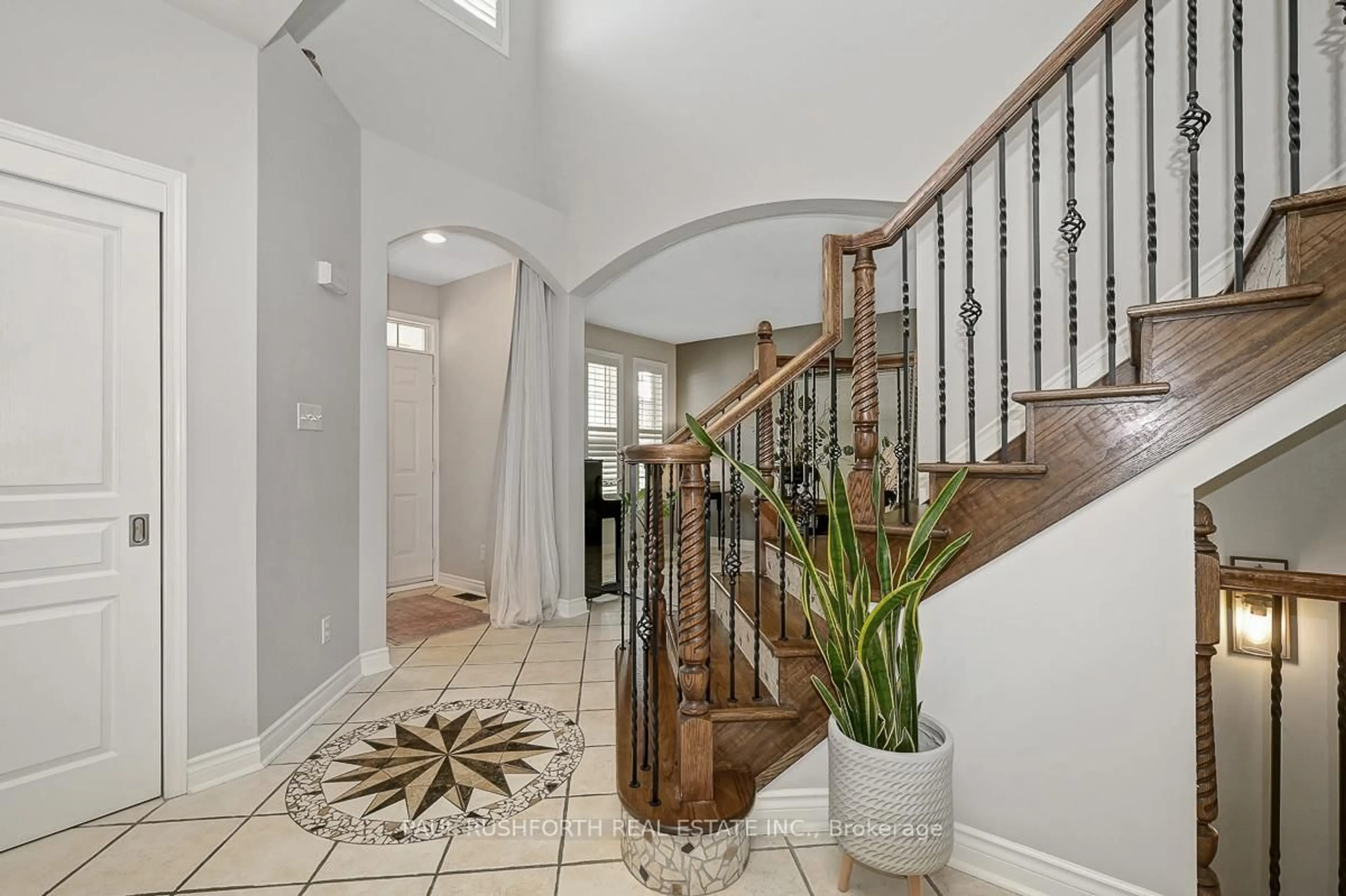 Indoor foyer for 2410 Des Pruches Ave, Orleans Ontario K1W 1K7