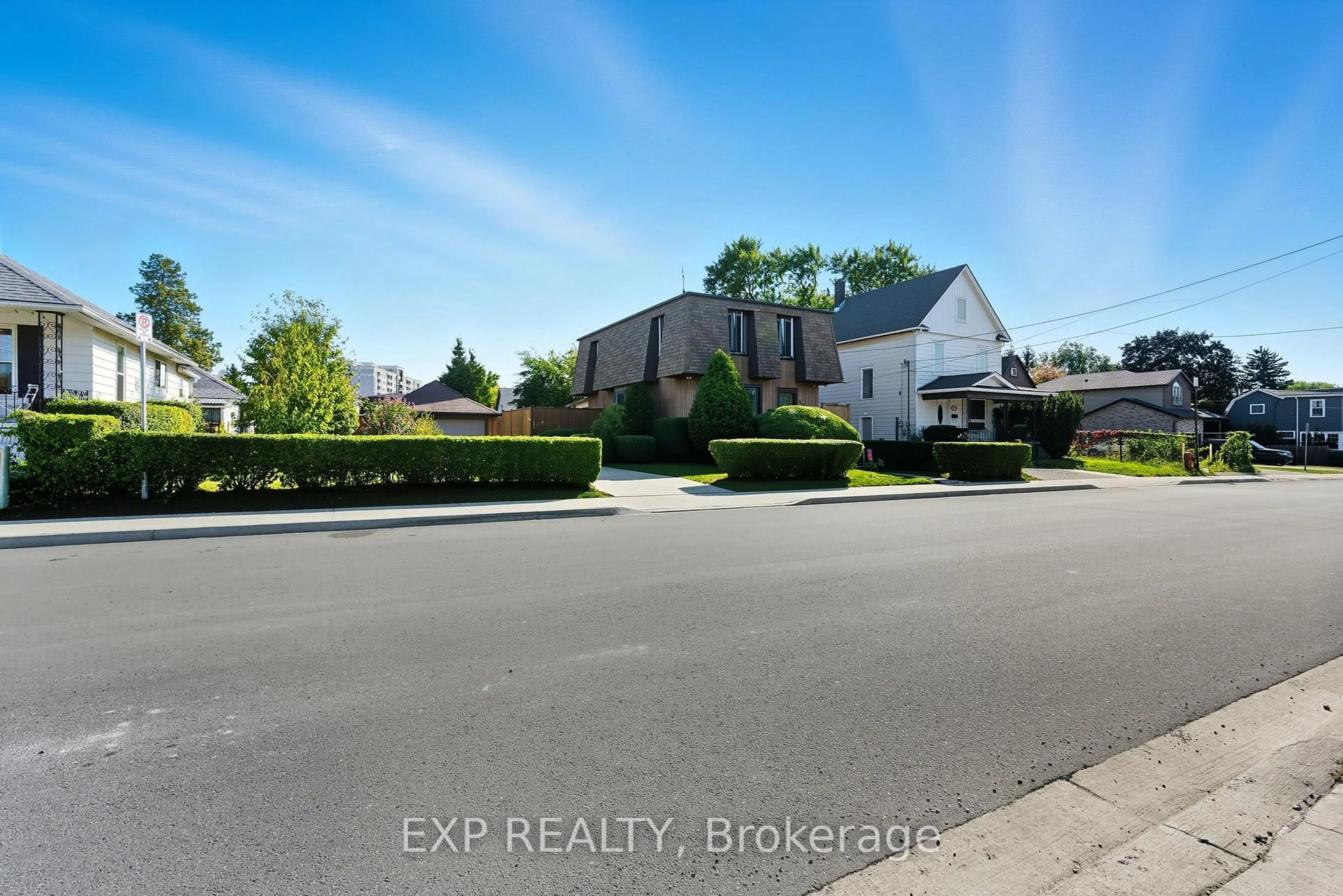 A pic from outside/outdoor area/front of a property/back of a property/a pic from drone, street for 5904 Prospect St, Niagara Falls Ontario L2G 1G8