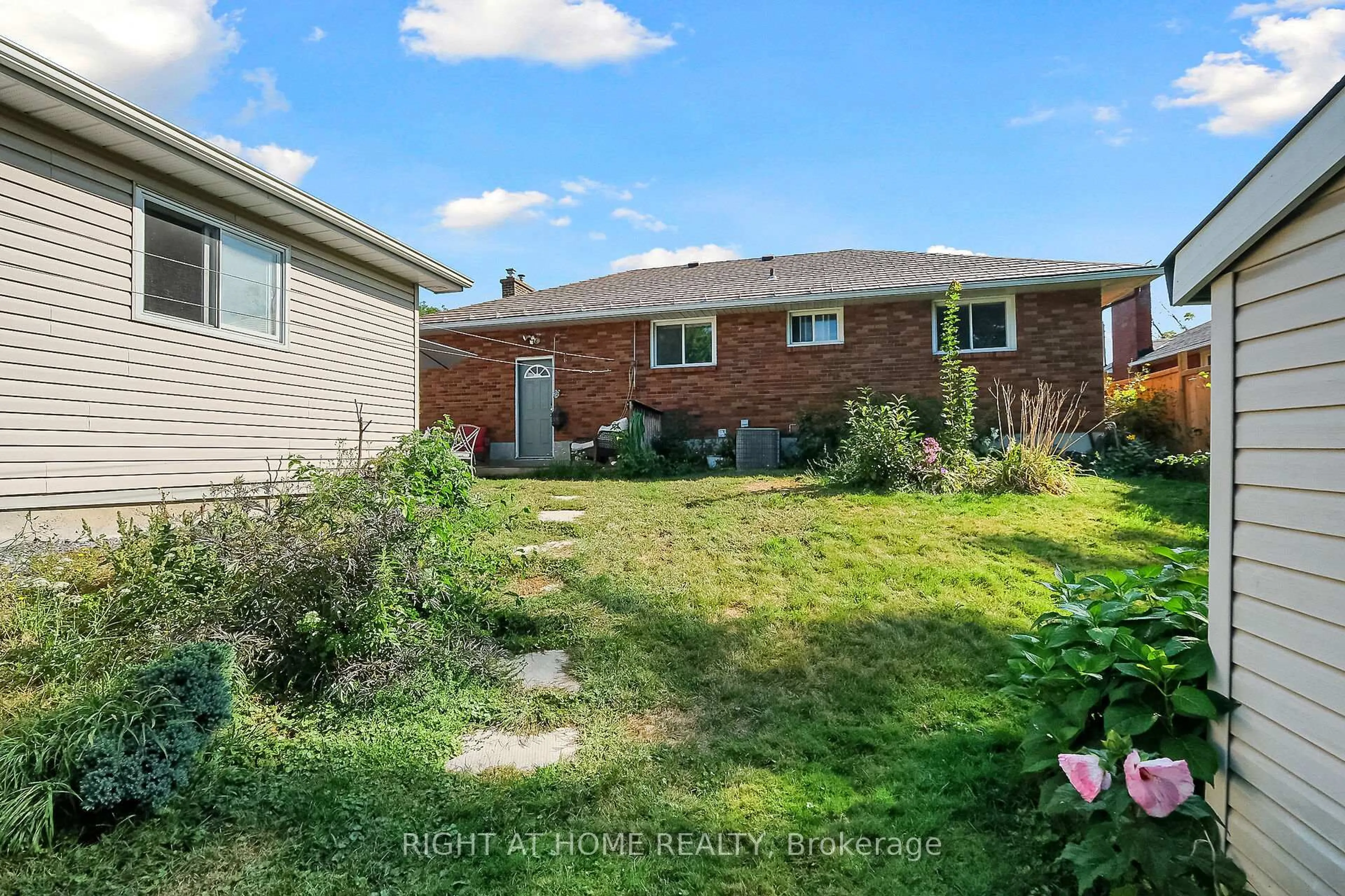 A pic from outside/outdoor area/front of a property/back of a property/a pic from drone, street for 205 Withrow Ave, Ottawa Ontario K2G 2J8