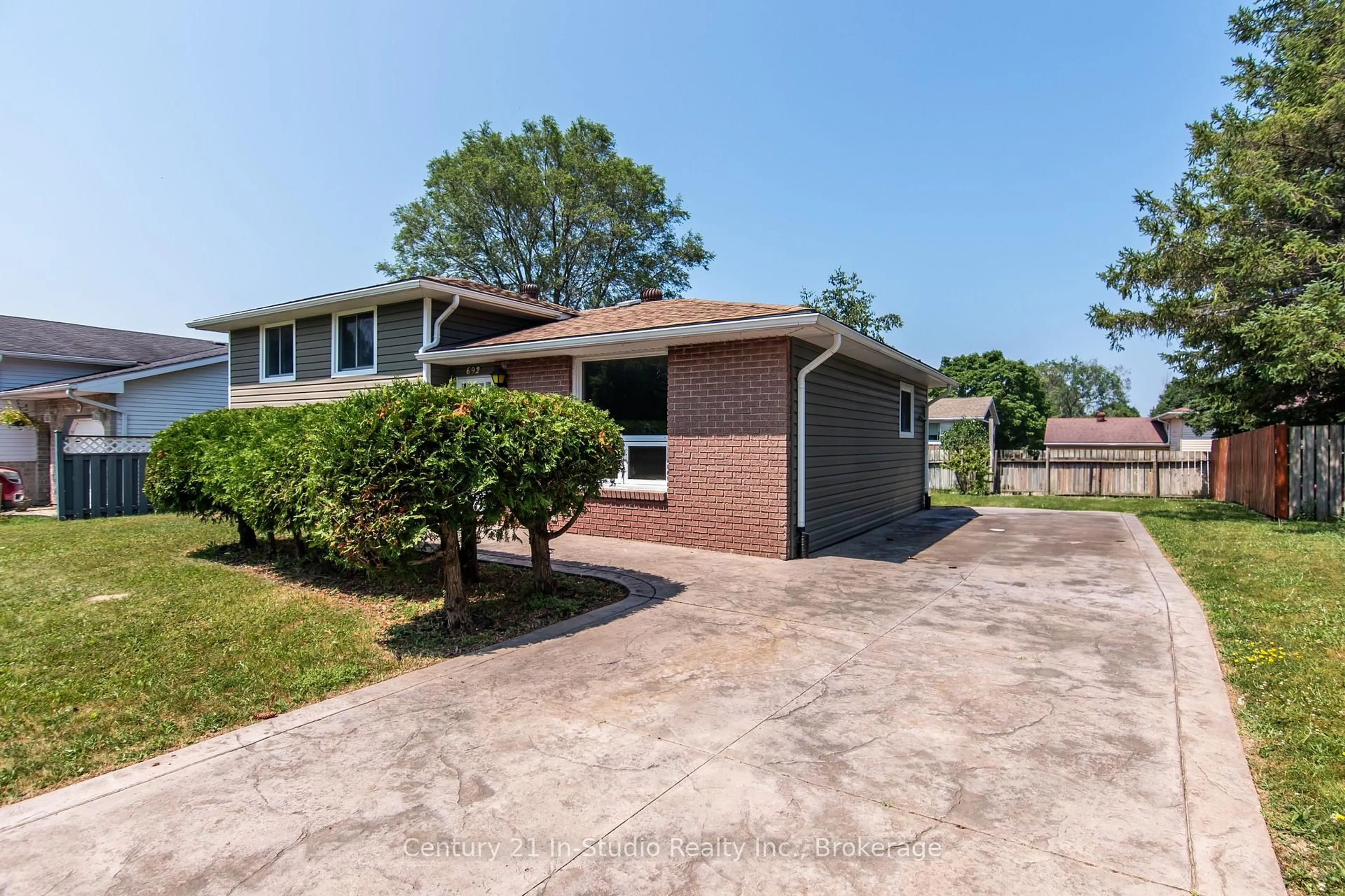 A pic from outside/outdoor area/front of a property/back of a property/a pic from drone, street for 692 Johnston Cres, Kincardine Ontario N2Z 1S4