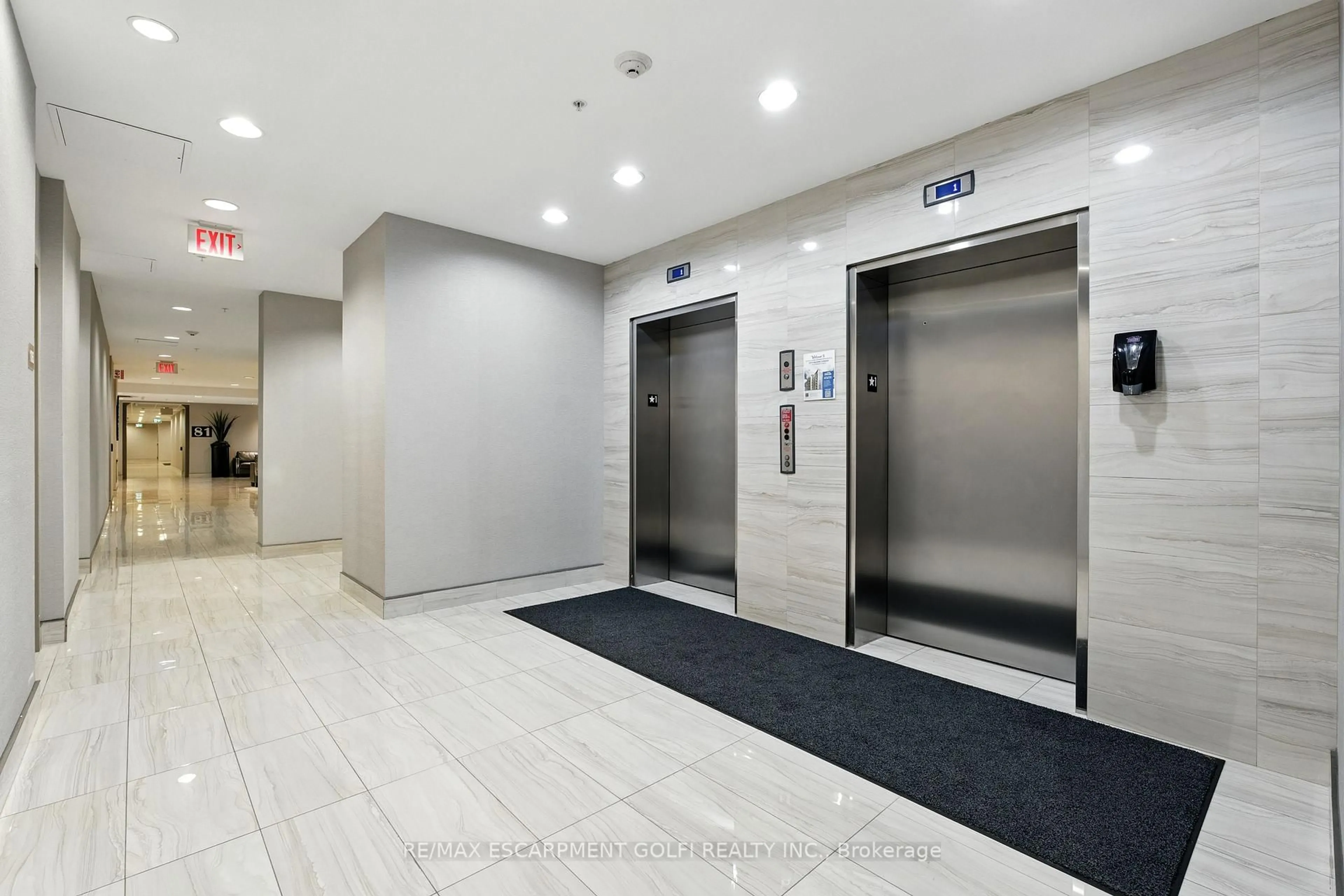 Indoor foyer for 85 Robinson St #902, Hamilton Ontario L8P 0B9