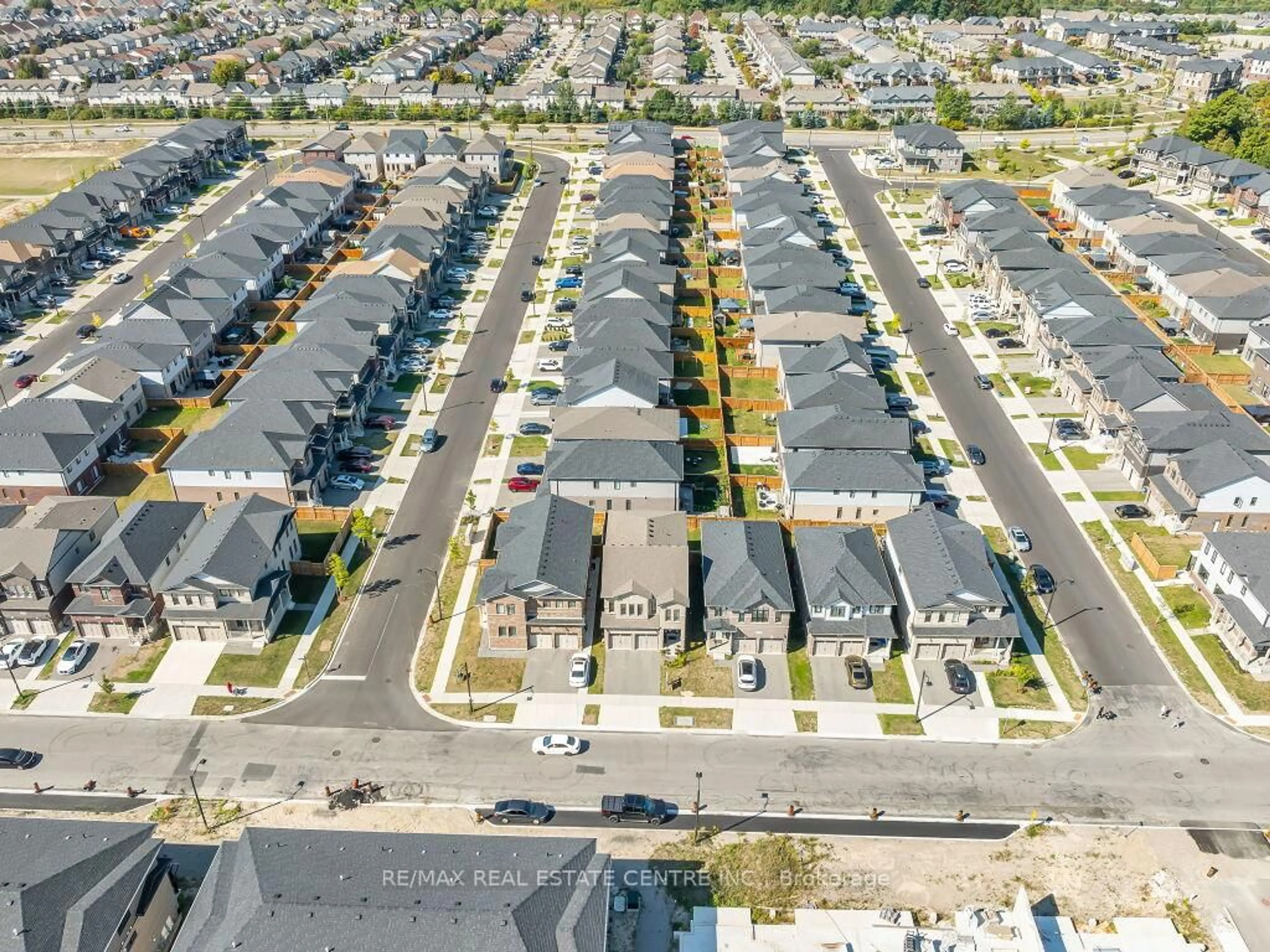 A pic from outside/outdoor area/front of a property/back of a property/a pic from drone, street for 130 Tartan Ave, Kitchener Ontario N2R 0N4