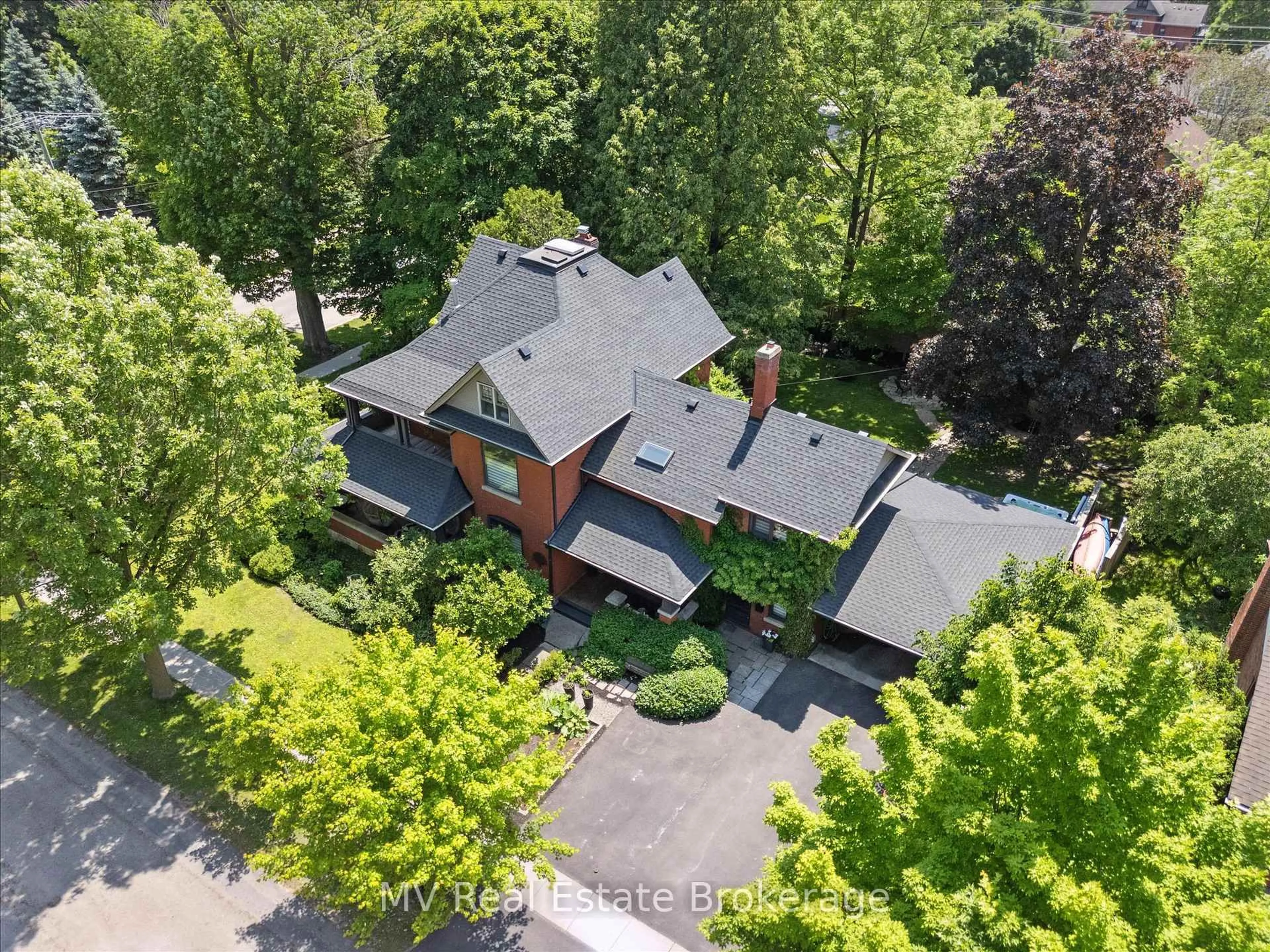 A pic from outside/outdoor area/front of a property/back of a property/a pic from drone, street for 94 Colborne St, Centre Wellington Ontario N0B 1S0