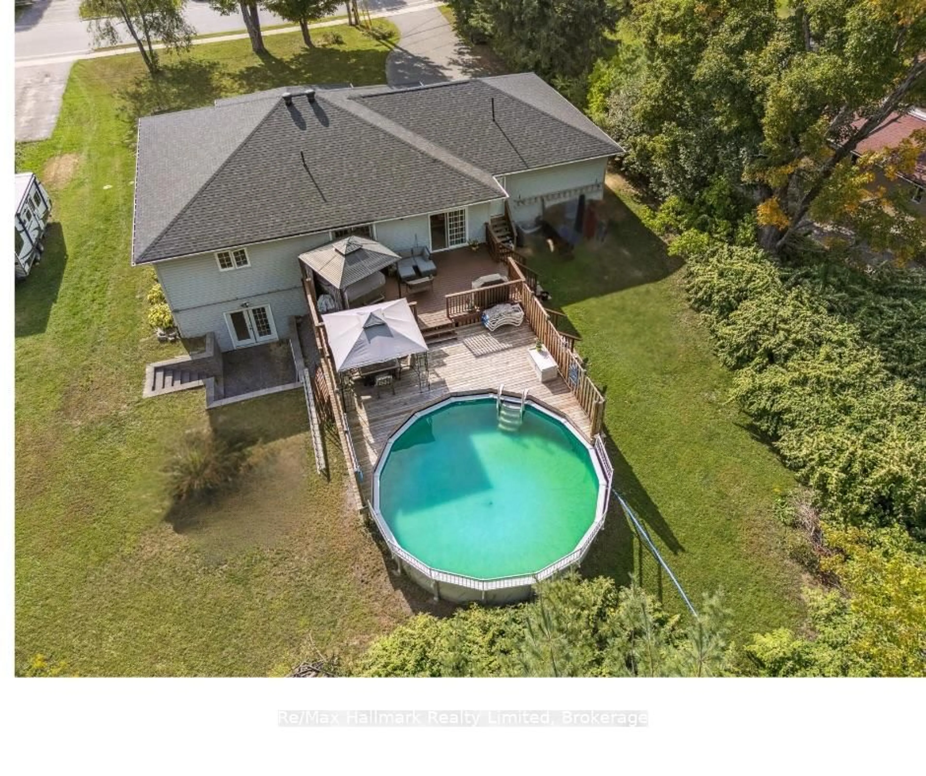 A pic from outside/outdoor area/front of a property/back of a property/a pic from drone, water/lake/river/ocean view for 69 Woodchester Ave, Bracebridge Ontario P1L 1H9