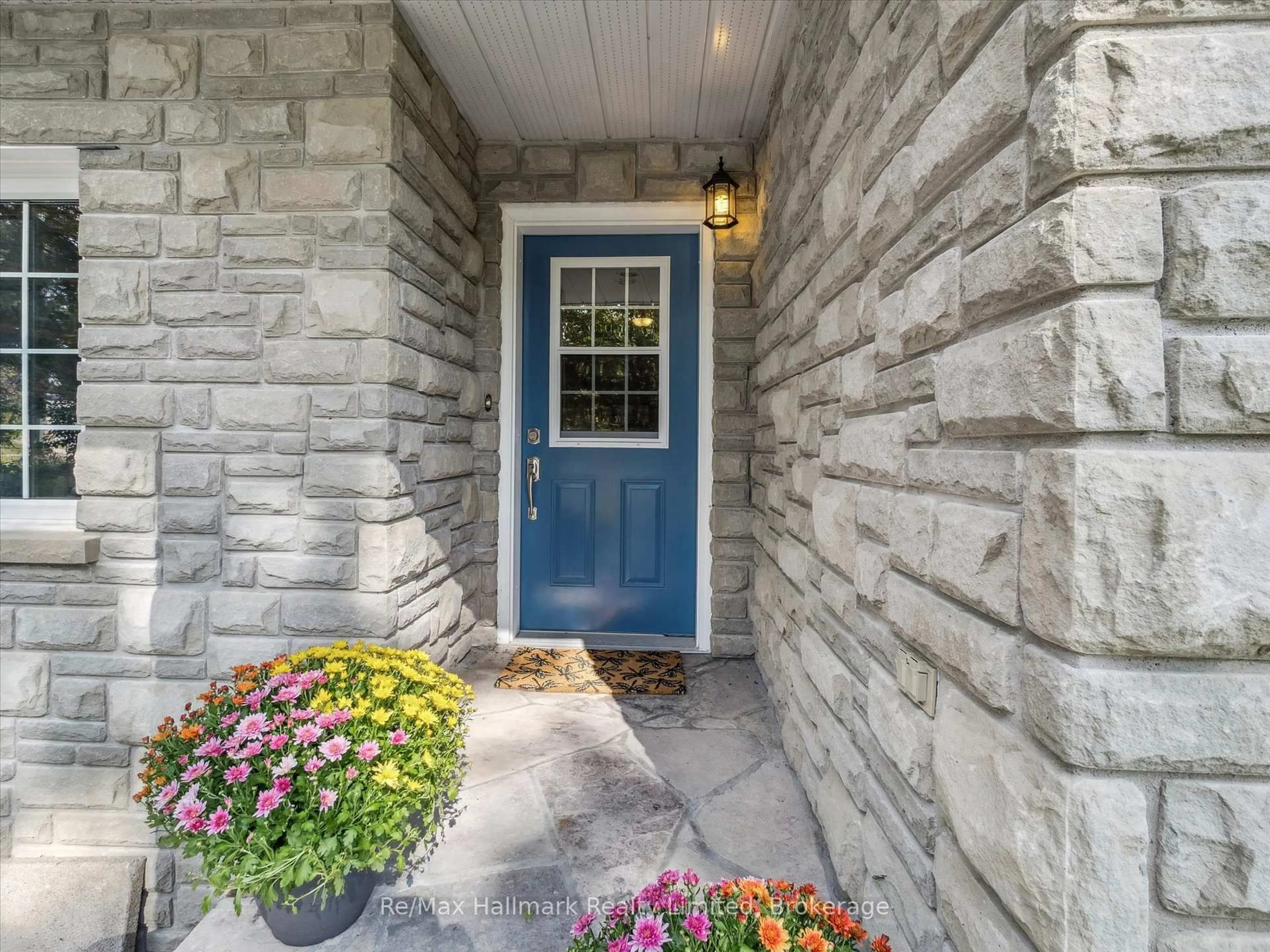 Indoor entryway for 69 Woodchester Ave, Bracebridge Ontario P1L 1H9