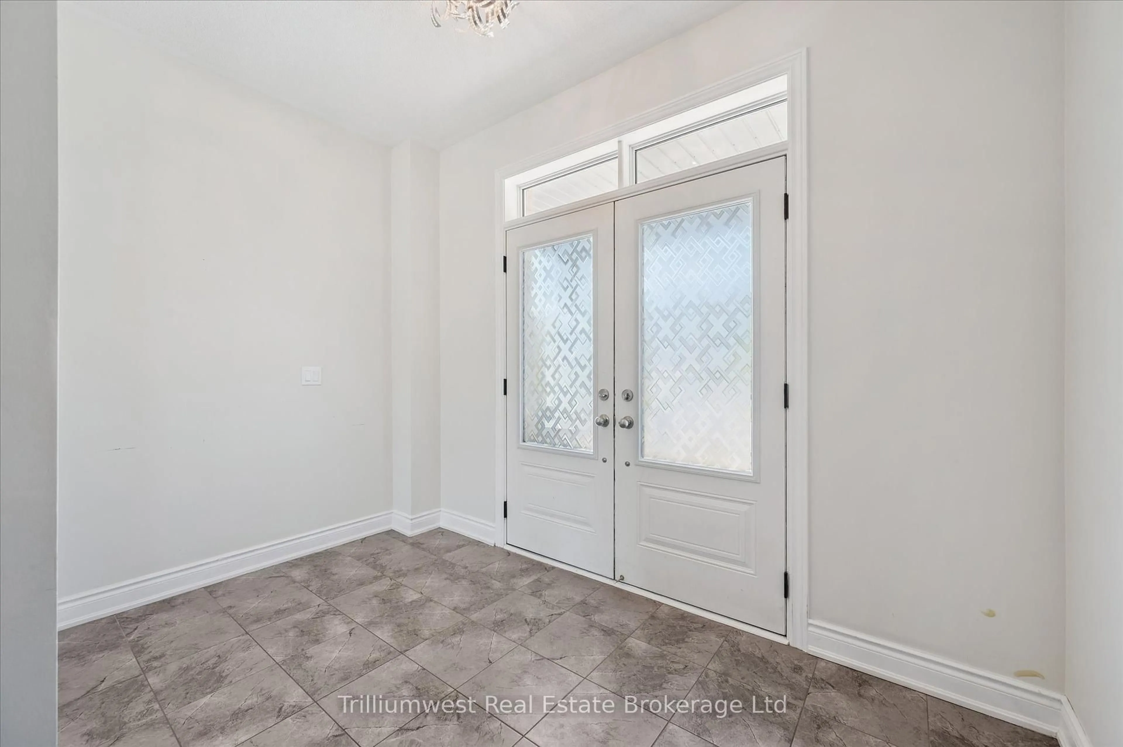 Indoor entryway for 32 Kay Cres, Centre Wellington Ontario N1M 0A4