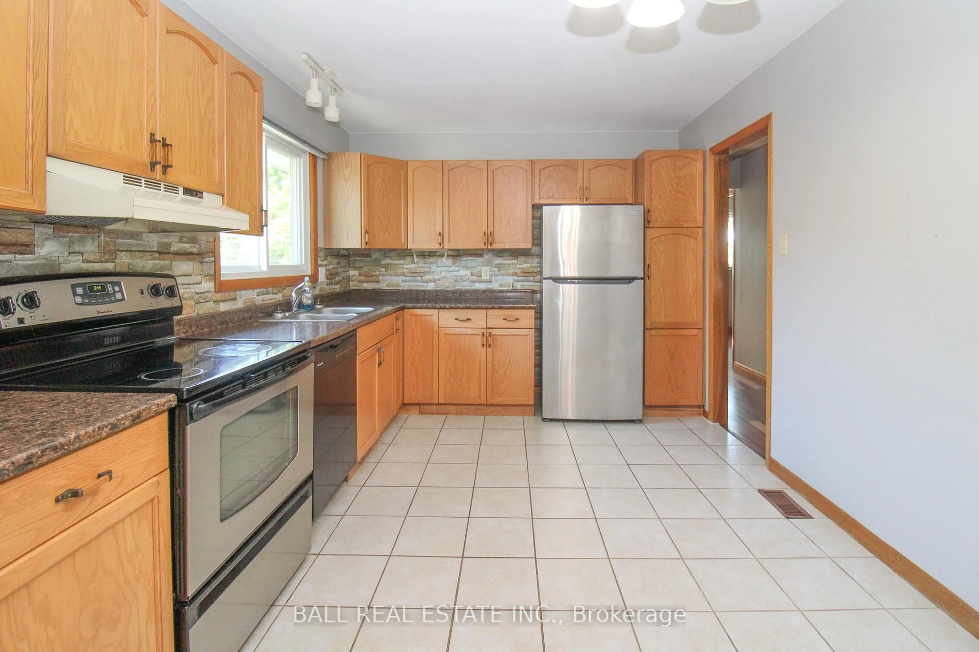 Standard kitchen, unknown for 885 Stewart Dr, Peterborough Ontario K9J 7R3