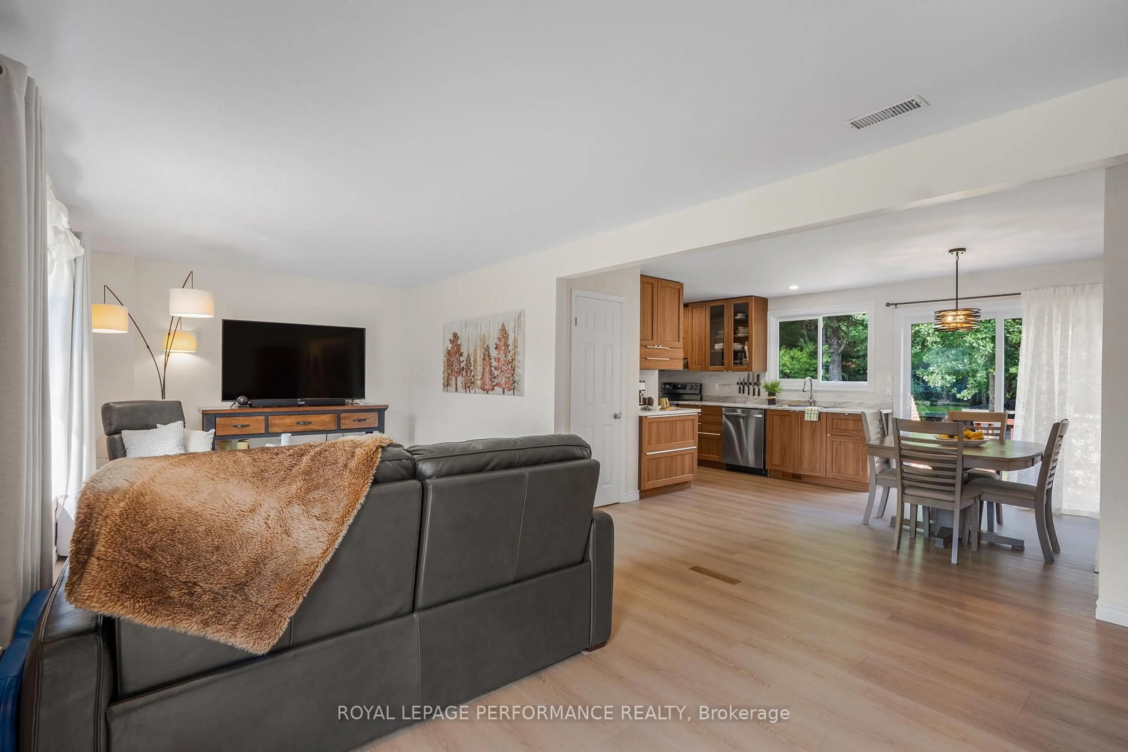 Open concept kitchen, unknown for 751 Pattee Rd, Champlain Ontario K6A 2R2