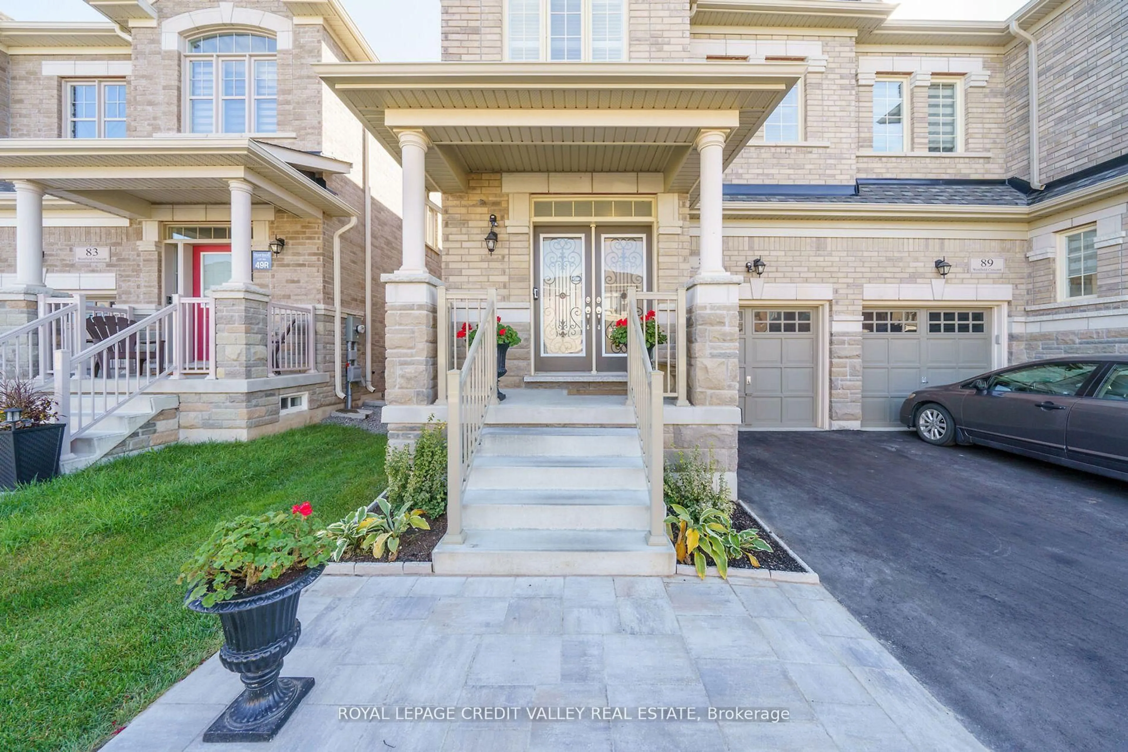 Indoor entryway for 87 Westfield Cres, Hamilton Ontario L8B 1X9