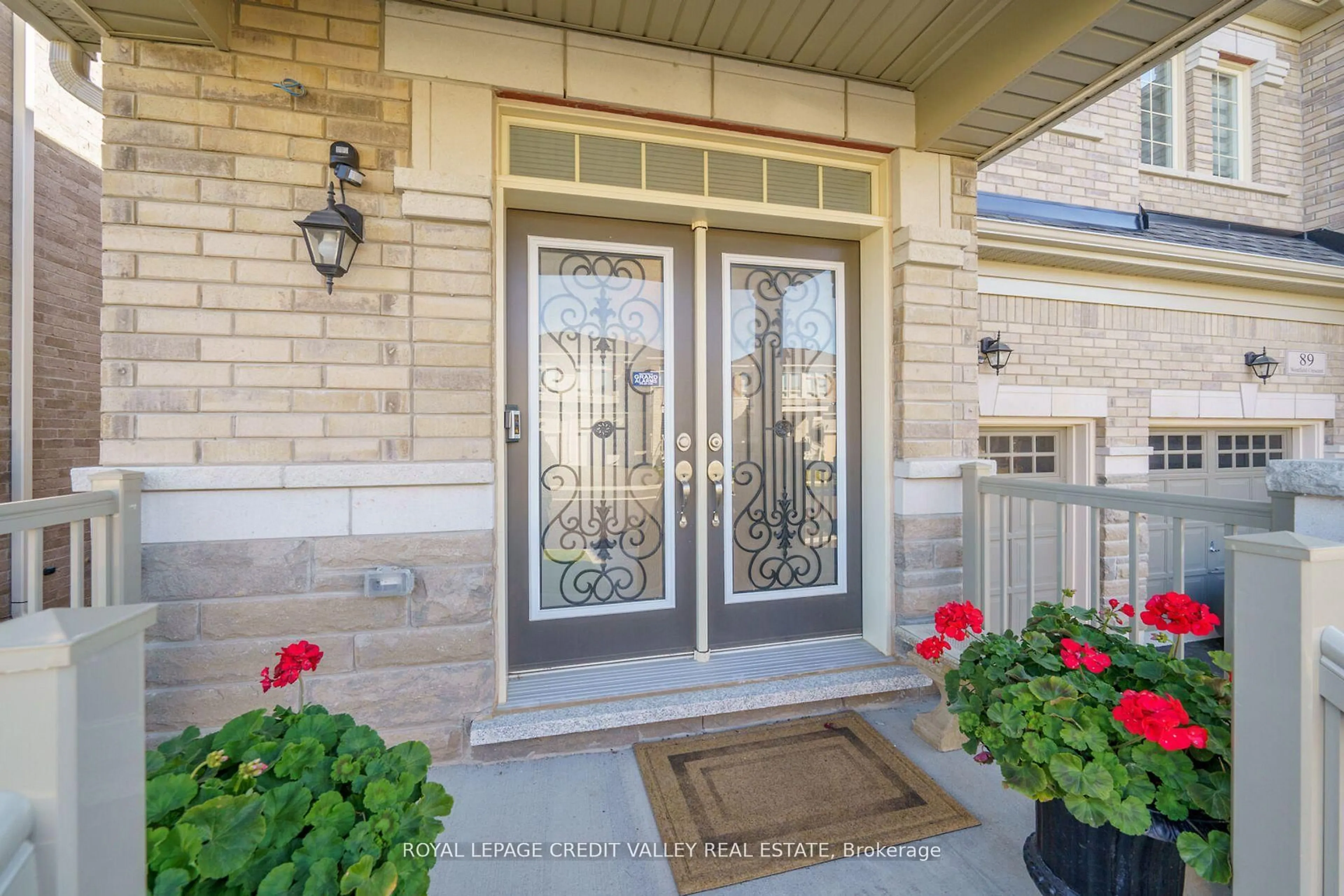 Indoor entryway for 87 Westfield Cres, Hamilton Ontario L8B 1X9