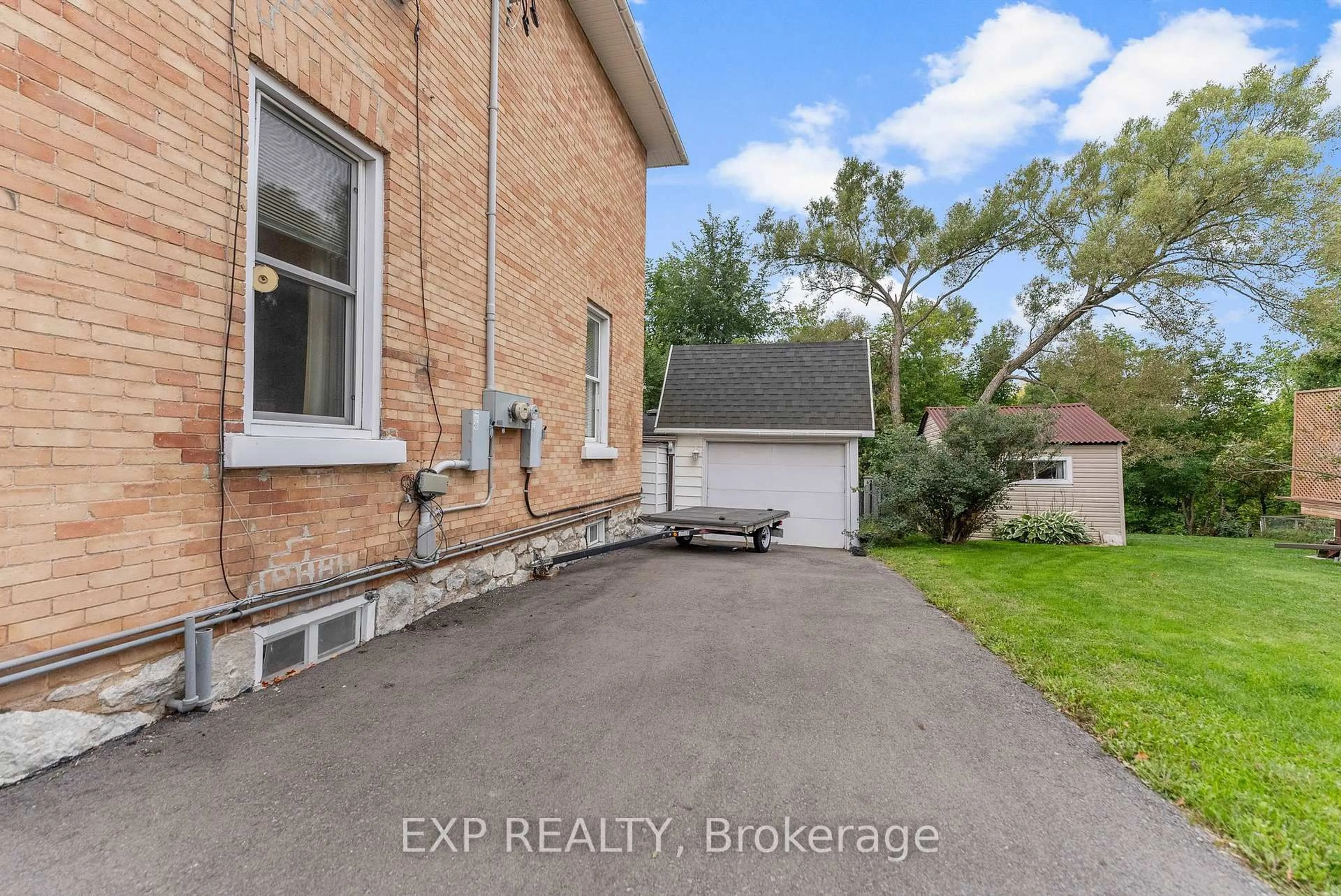 A pic from outside/outdoor area/front of a property/back of a property/a pic from drone, street for 84 Bank St, Renfrew Ontario K7V 2E2