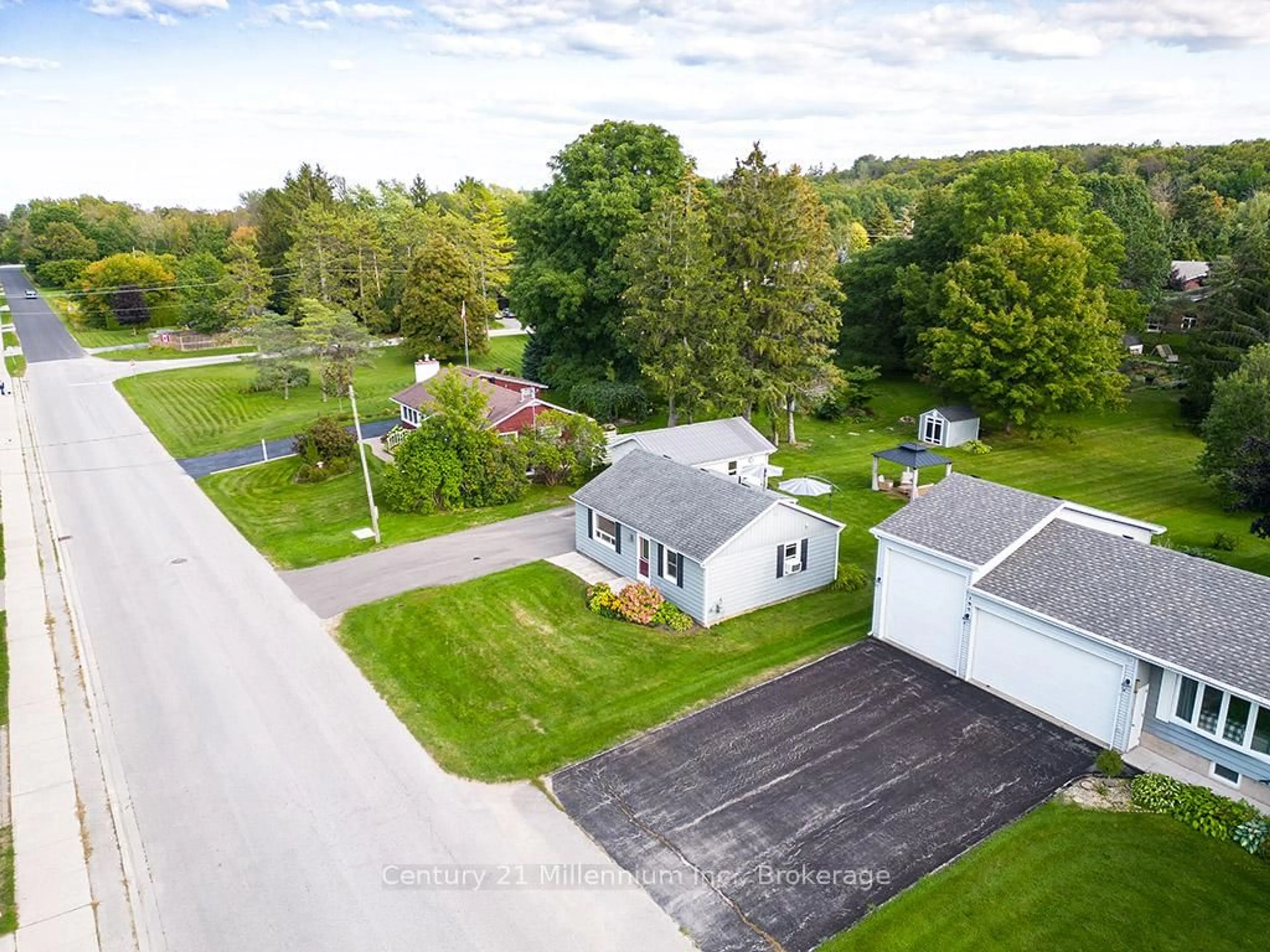 A pic from outside/outdoor area/front of a property/back of a property/a pic from drone, street for 203 Aiken St, Meaford Ontario N4L 1B3