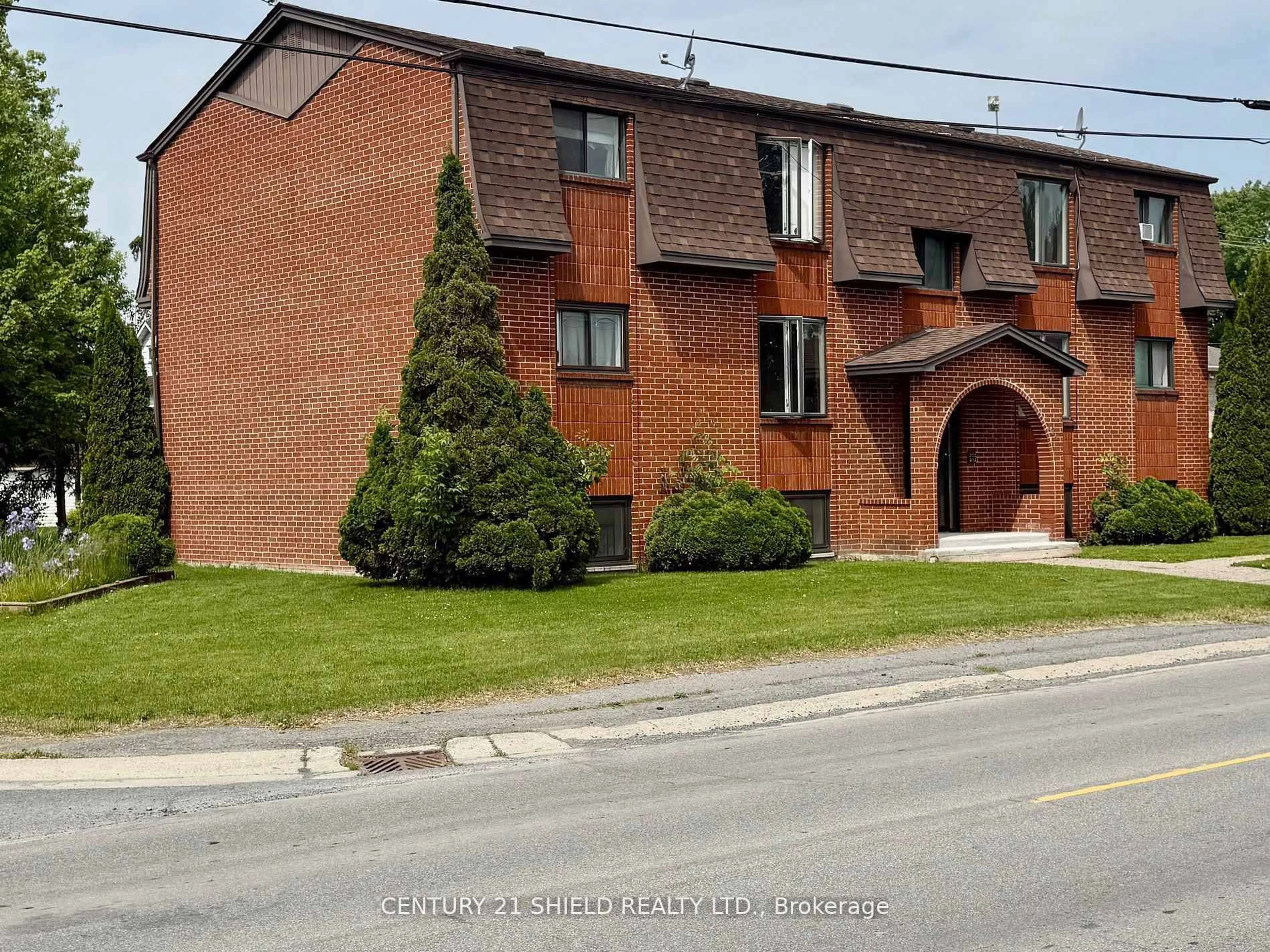 Home with brick exterior material, building for 124 Military Rd, South Glengarry Ontario K0C 1N0