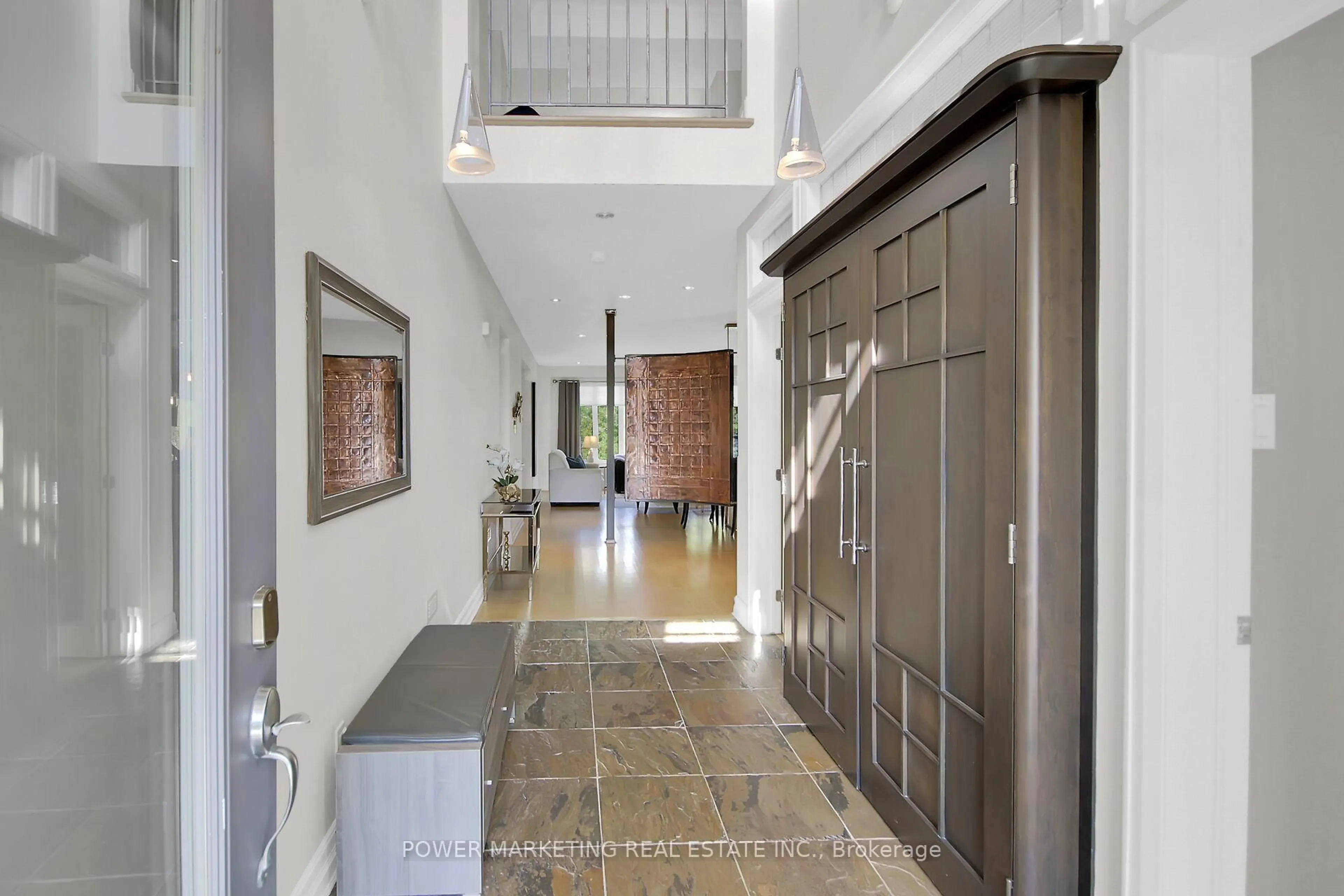 Indoor foyer for 15 MARWOOD Crt, Ottawa Ontario K2J 5G1
