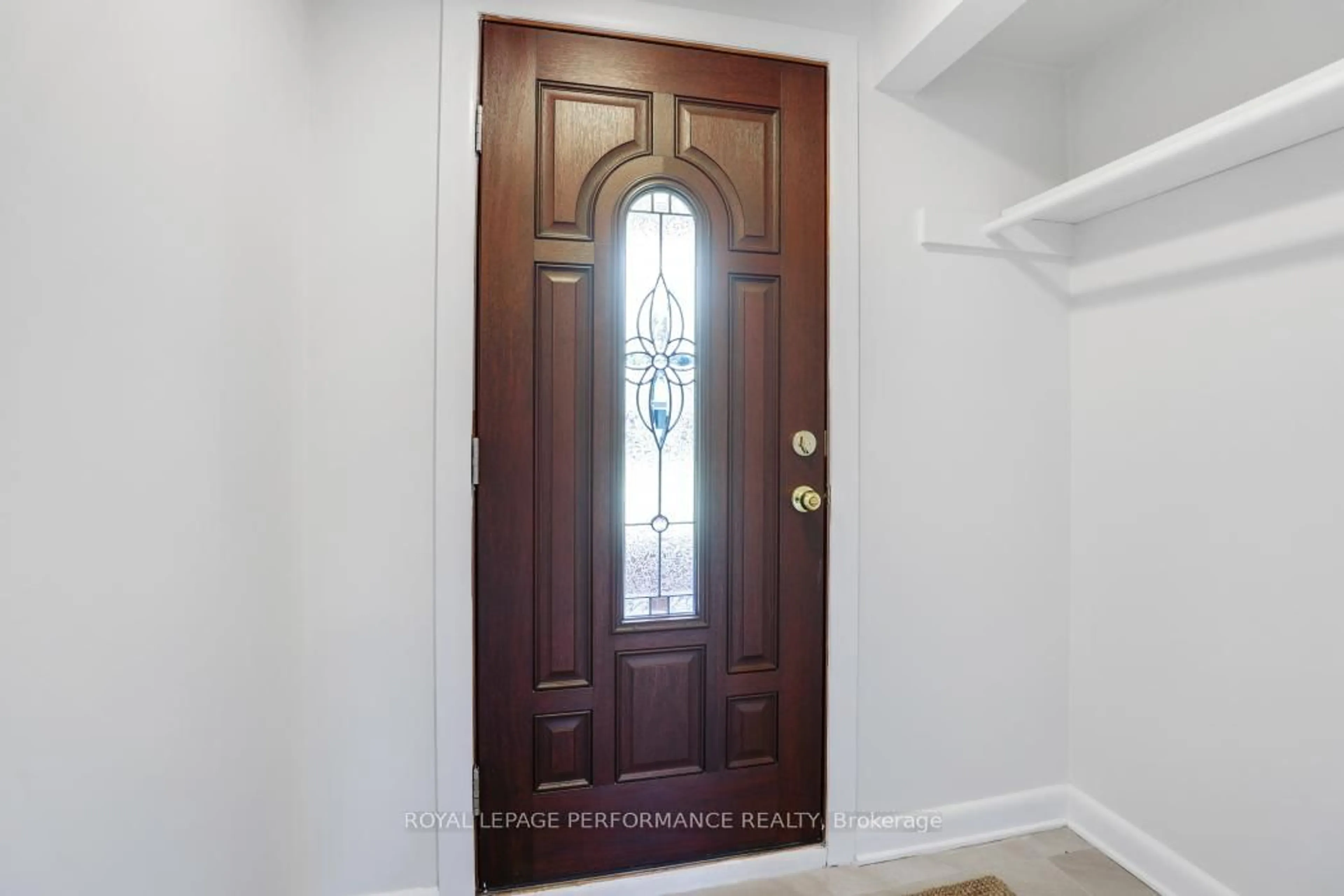 Indoor entryway for 2265 Iris St, Ottawa Ontario K2C 1C1