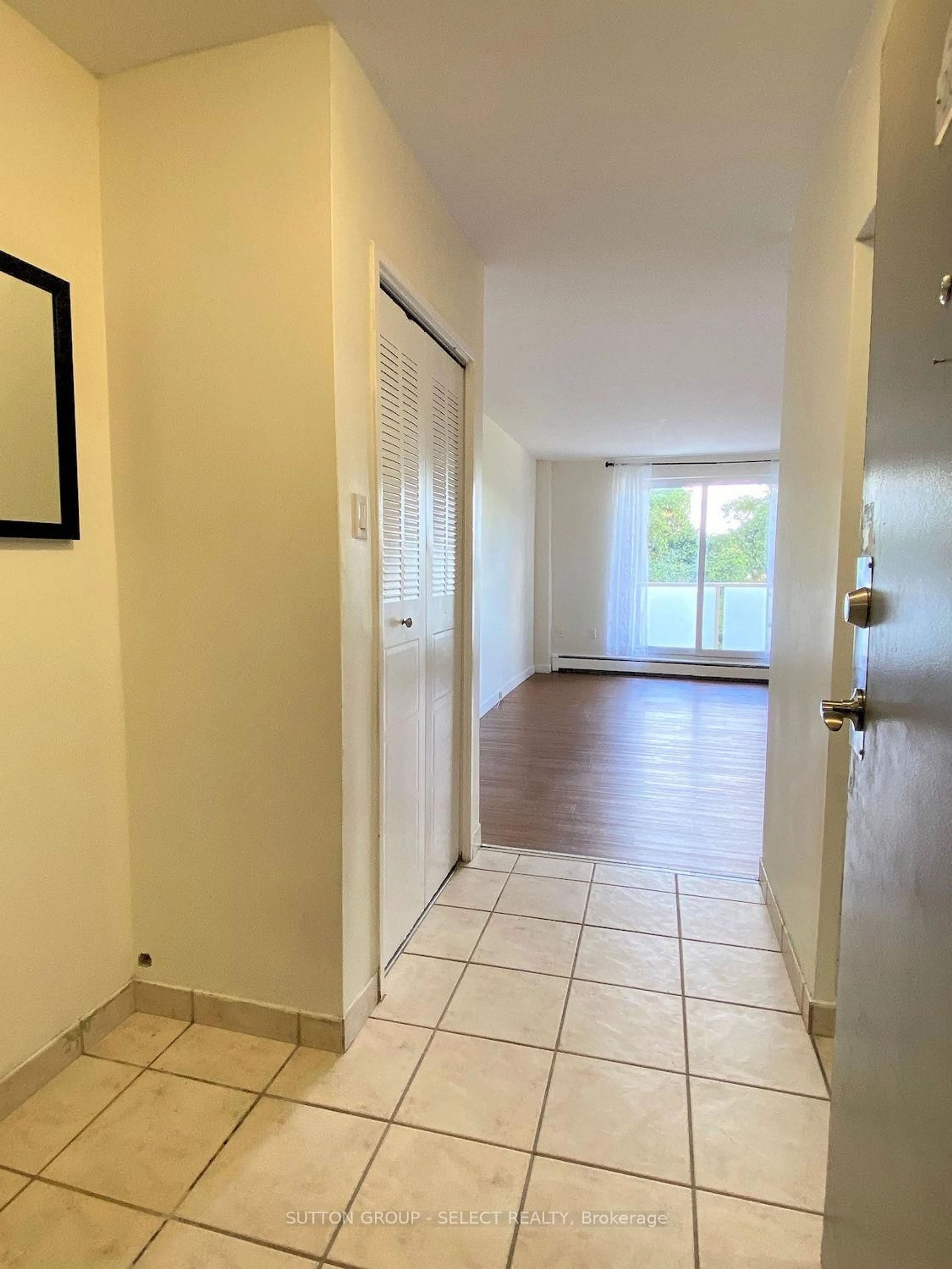 Unknown for 583 Mornington Ave #204, London East Ontario N5Y 3E9