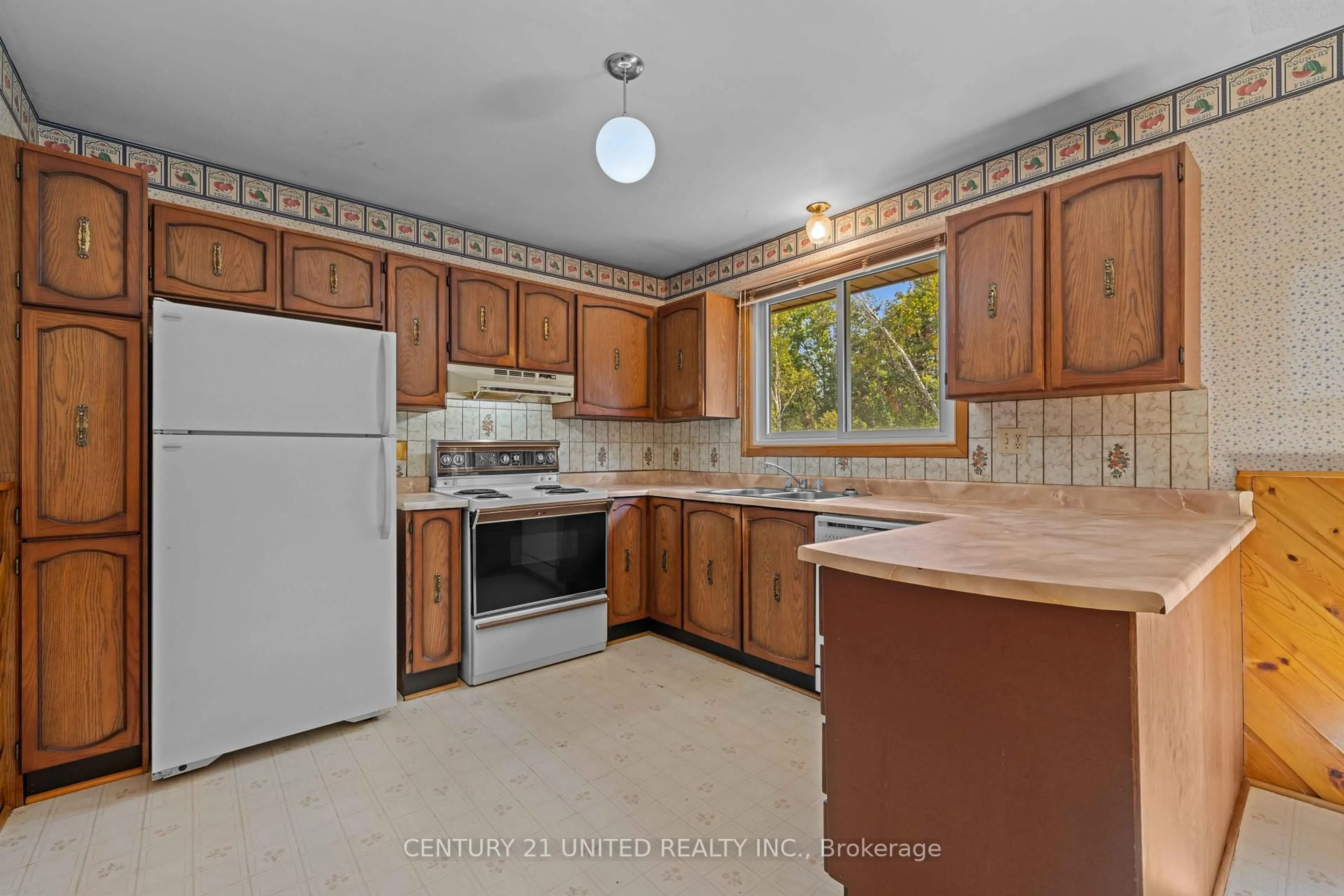Standard kitchen, ceramic/tile floor for 2733 County Road 36, Trent Lakes Ontario K0L 1J0