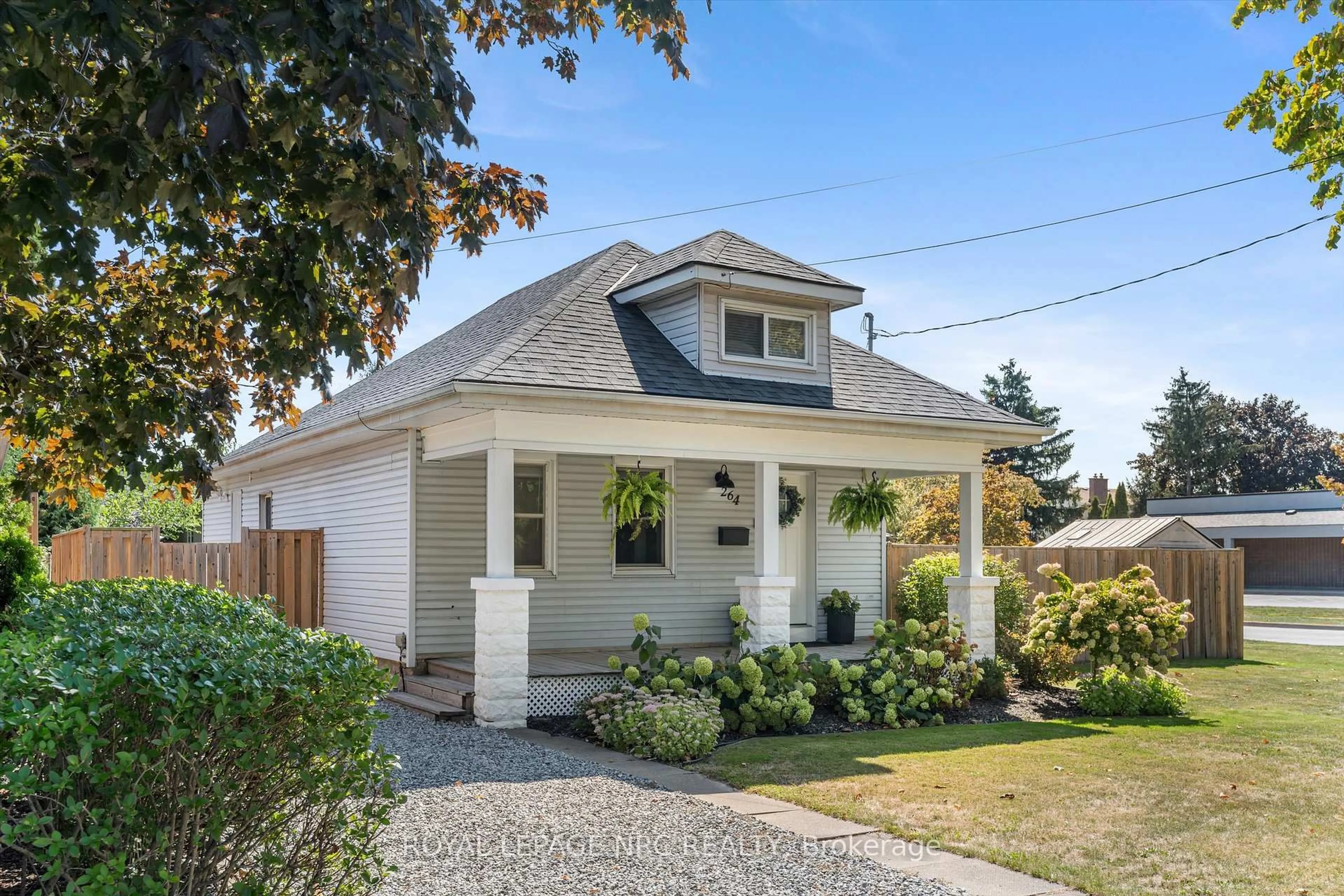 Home with vinyl exterior material, street for 264 Lakeshore Rd, St. Catharines Ontario L2M 7R3