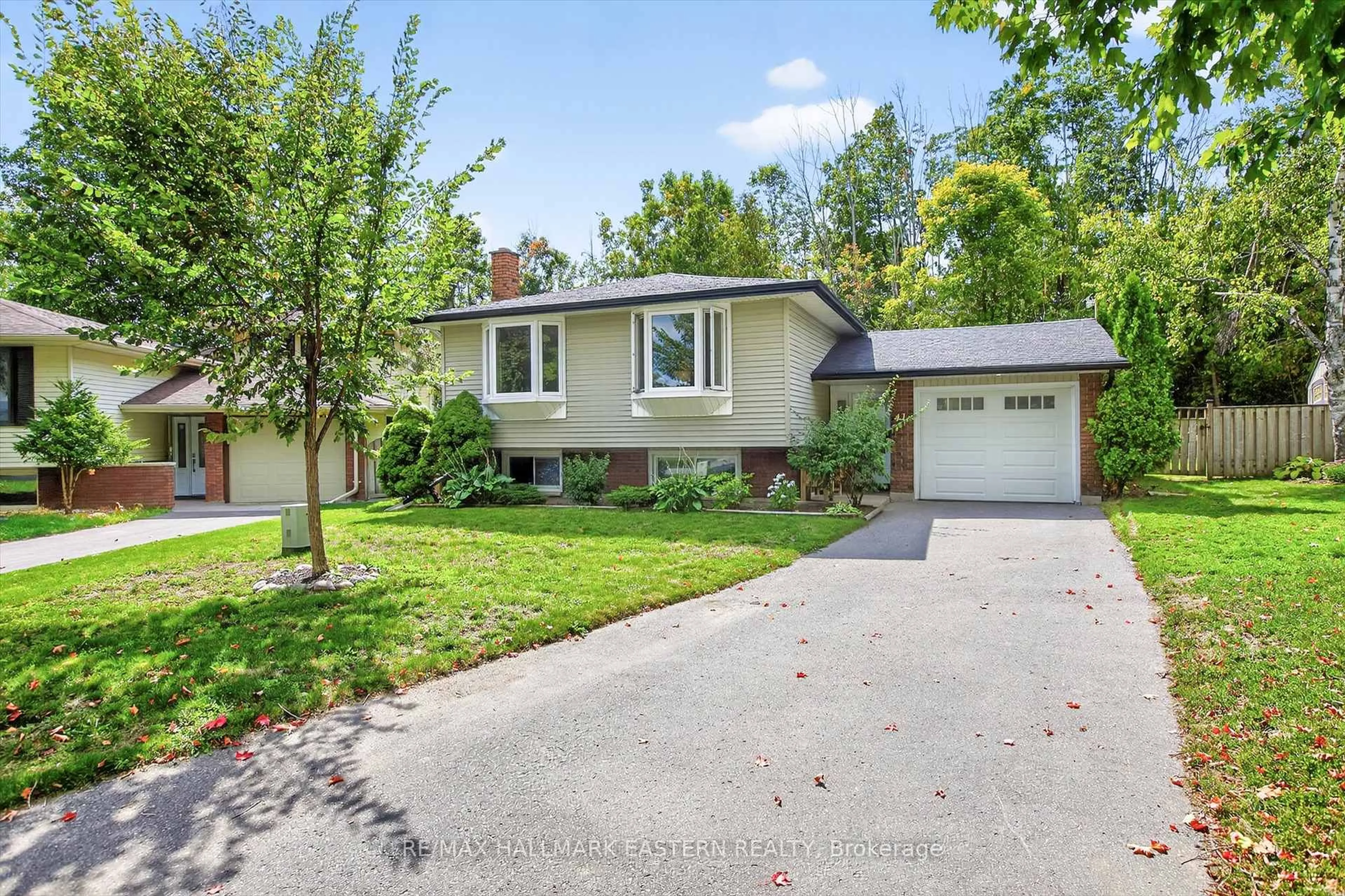 Home with vinyl exterior material, street for 41 Parkview Dr, Peterborough Ontario K9H 5M5