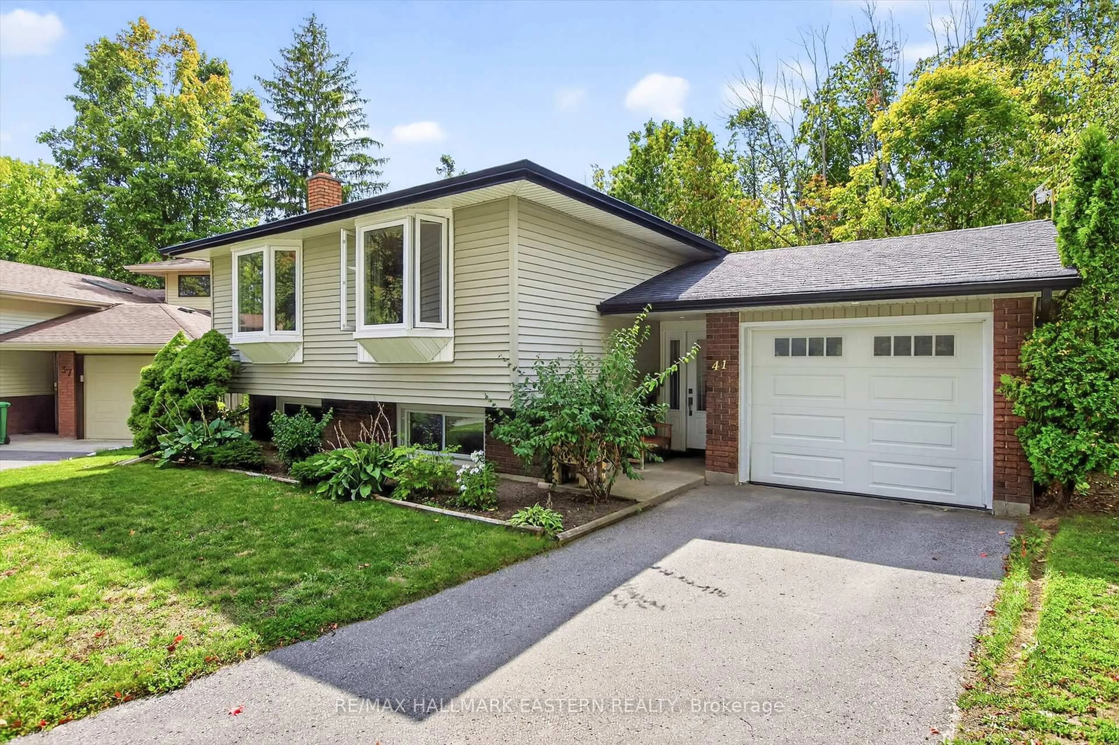 Home with vinyl exterior material, street for 41 Parkview Dr, Peterborough Ontario K9H 5M5