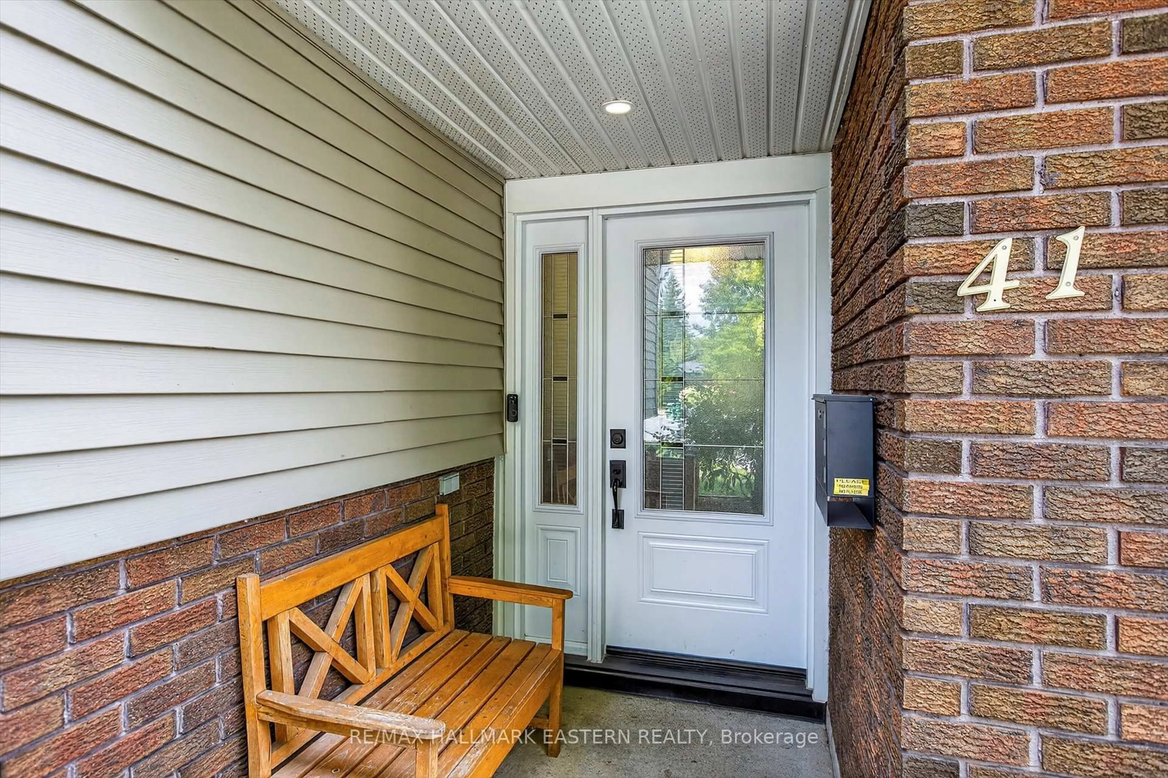 Indoor entryway for 41 Parkview Dr, Peterborough Ontario K9H 5M5