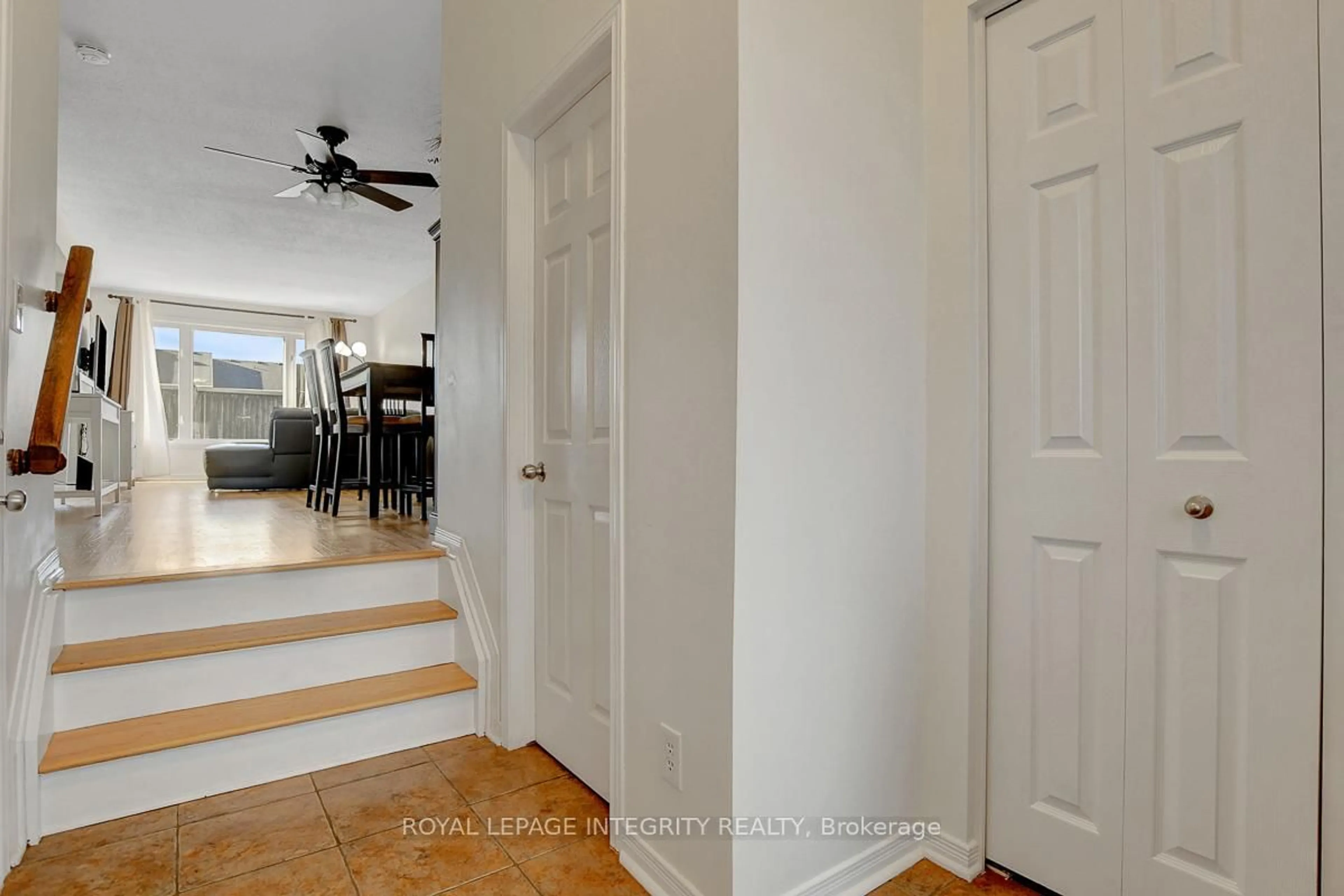 Indoor entryway for 302 Brigitta St, Ottawa Ontario K2S 0H8