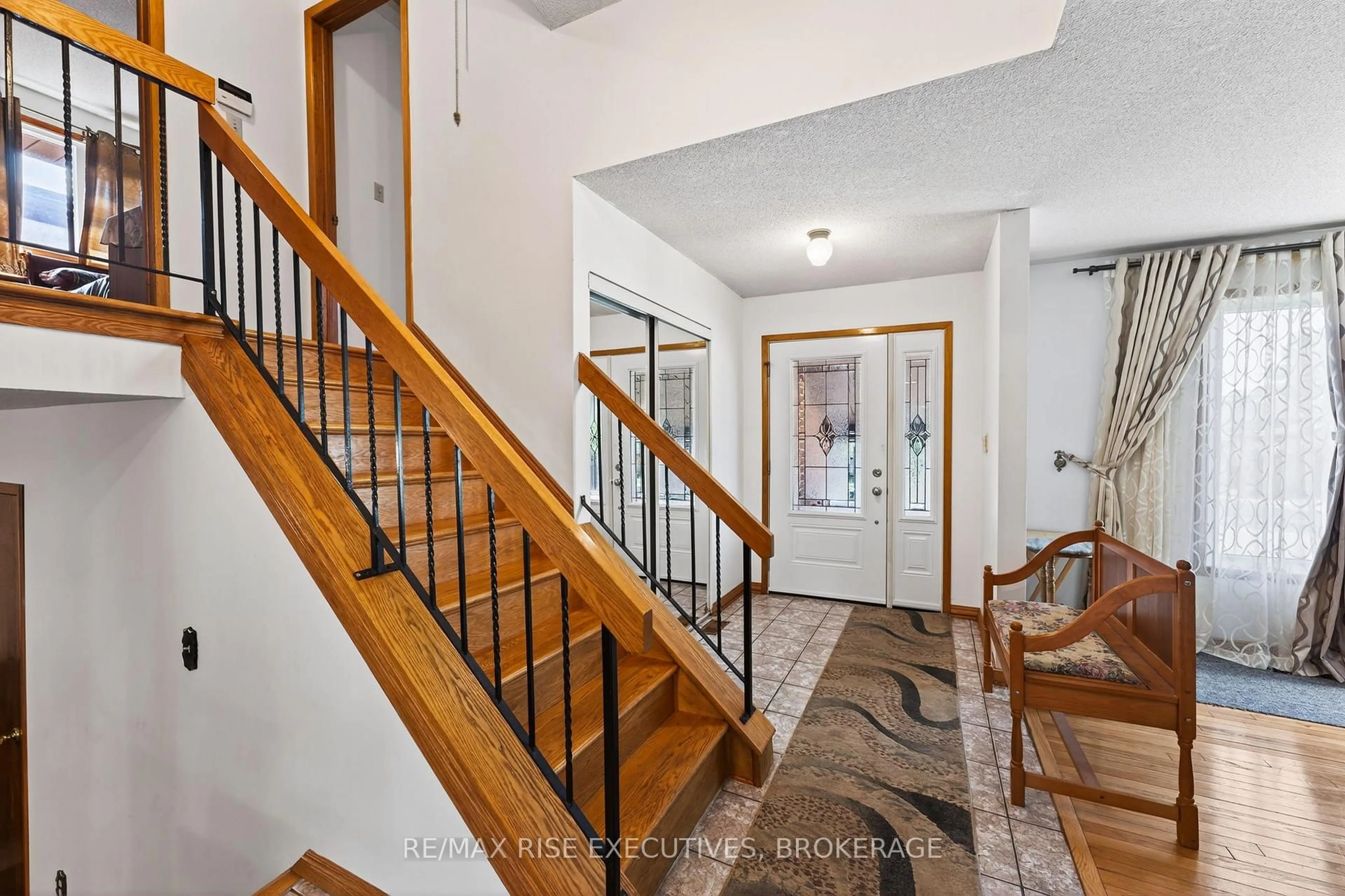 Indoor entryway for 891 Sandringham Pl, Kingston Ontario K7P 1N2