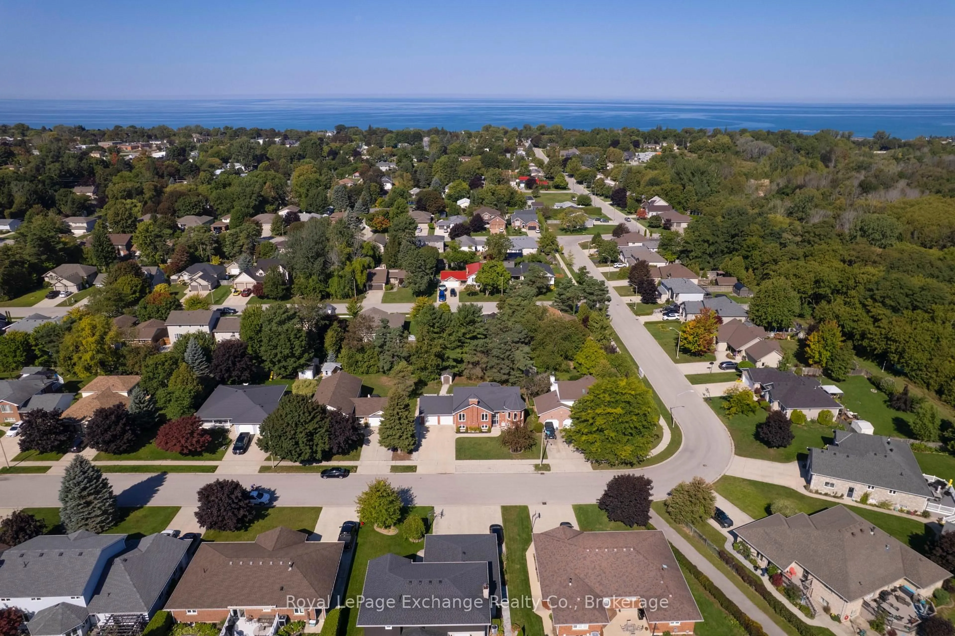 A pic from outside/outdoor area/front of a property/back of a property/a pic from drone, street for 615 Lynden Cres, Kincardine Ontario N2Z 3A9