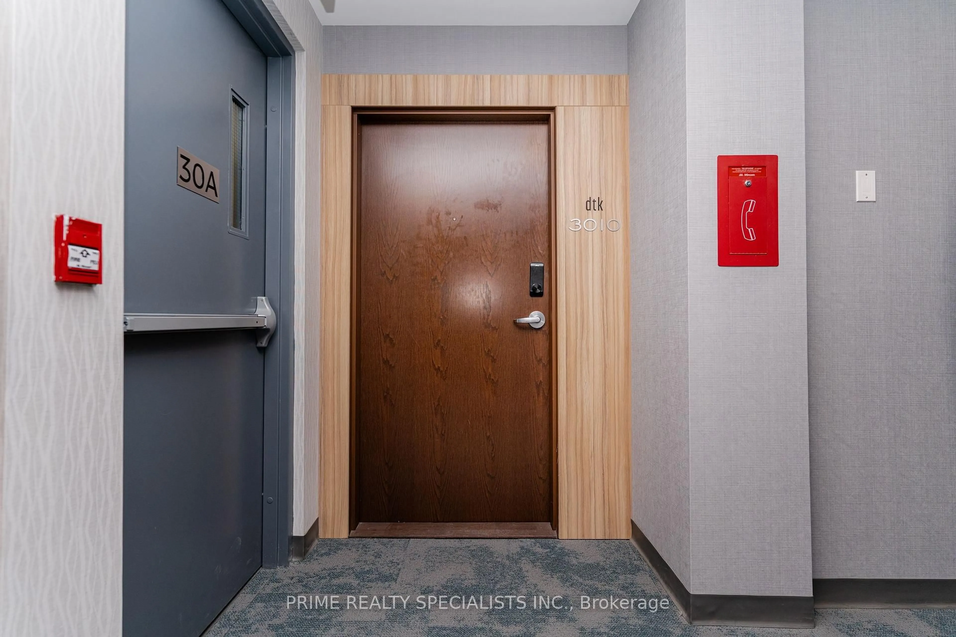Indoor foyer for 60 Frederick St #3010, Kitchener Ontario N2H 0C7