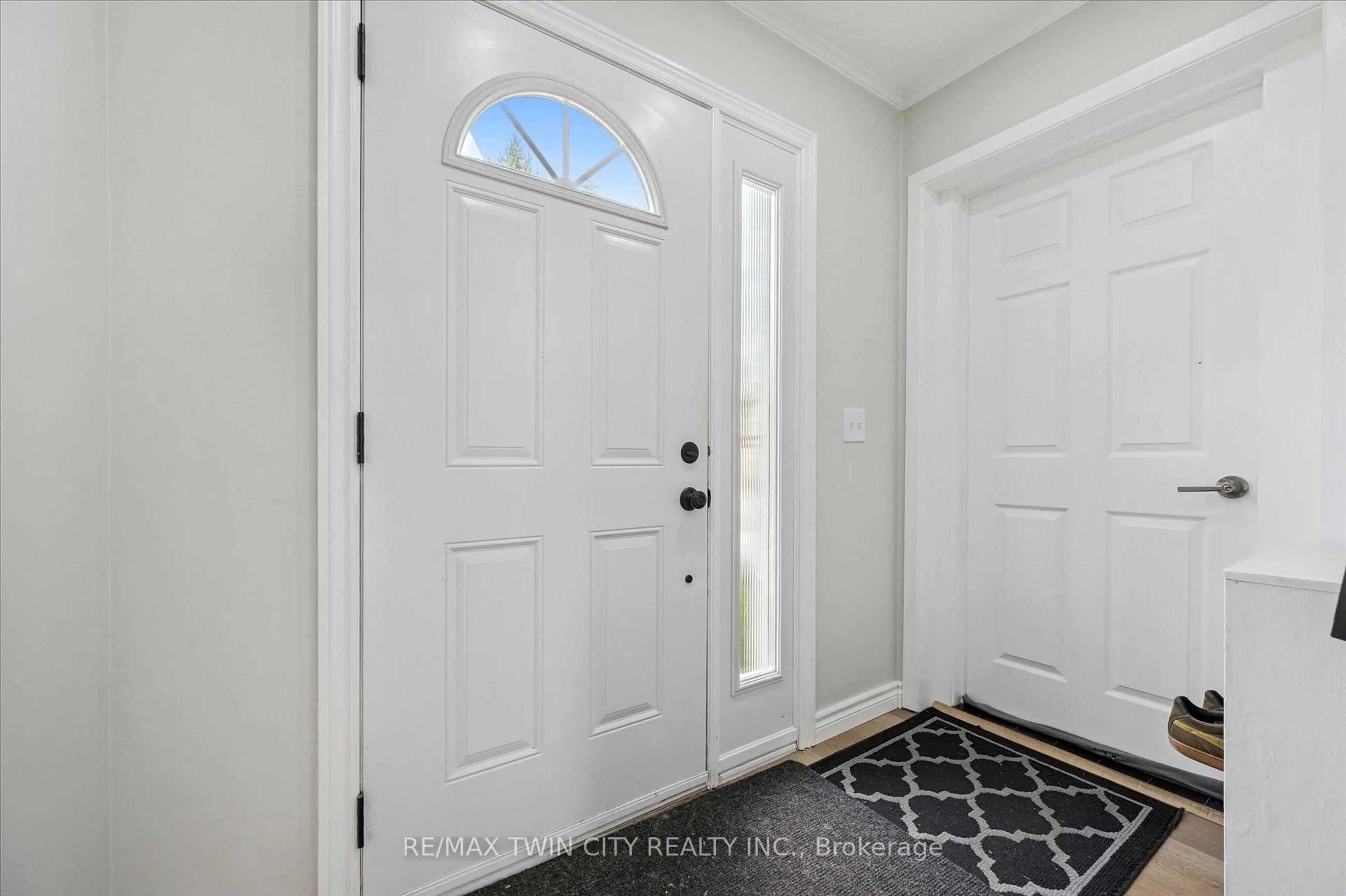 Indoor entryway for 121 University Ave #41, Waterloo Ontario N2J 4J1