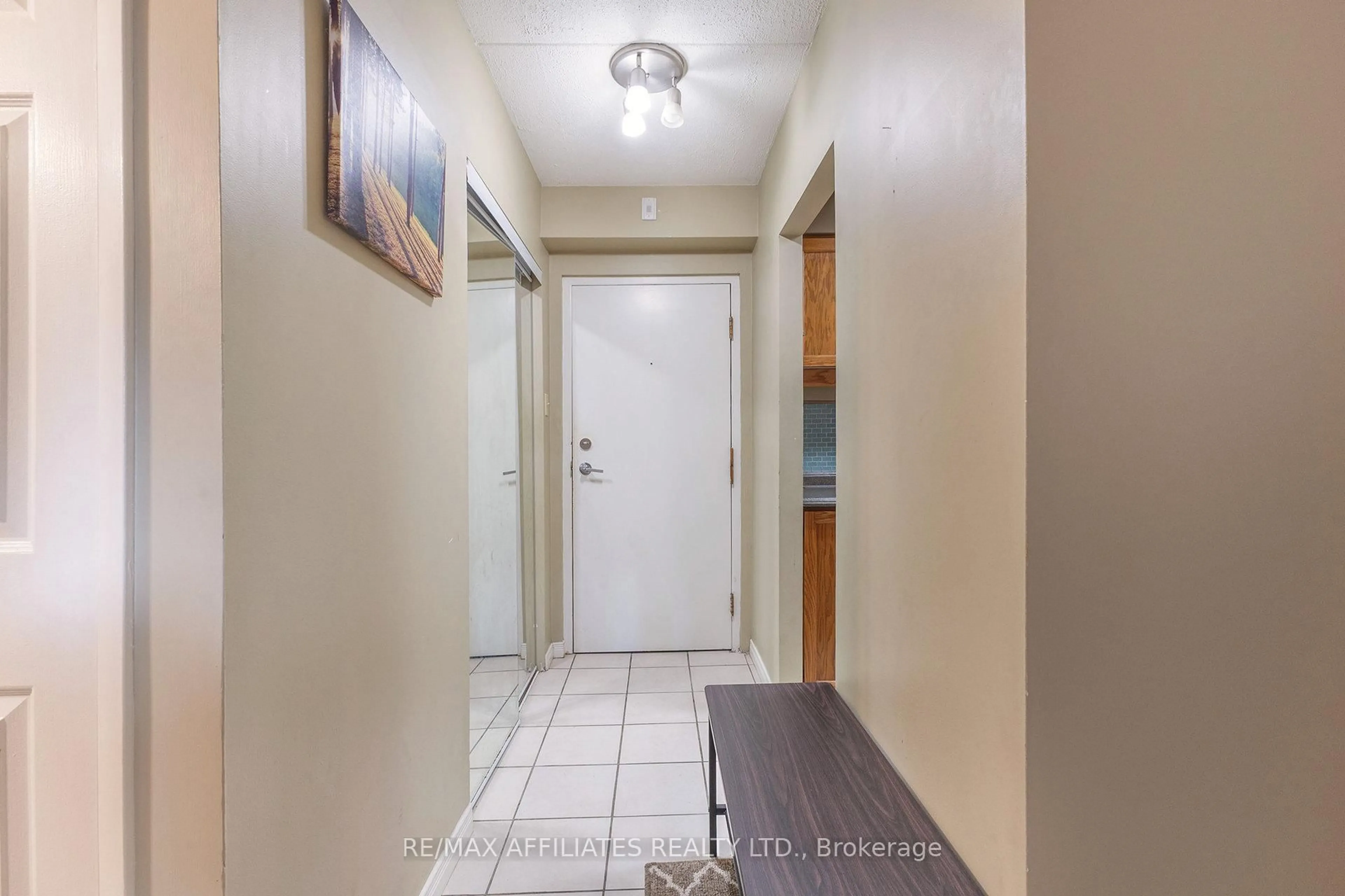 Indoor entryway for 15 Findlay Ave #106, Carleton Place Ontario K7C 4A2