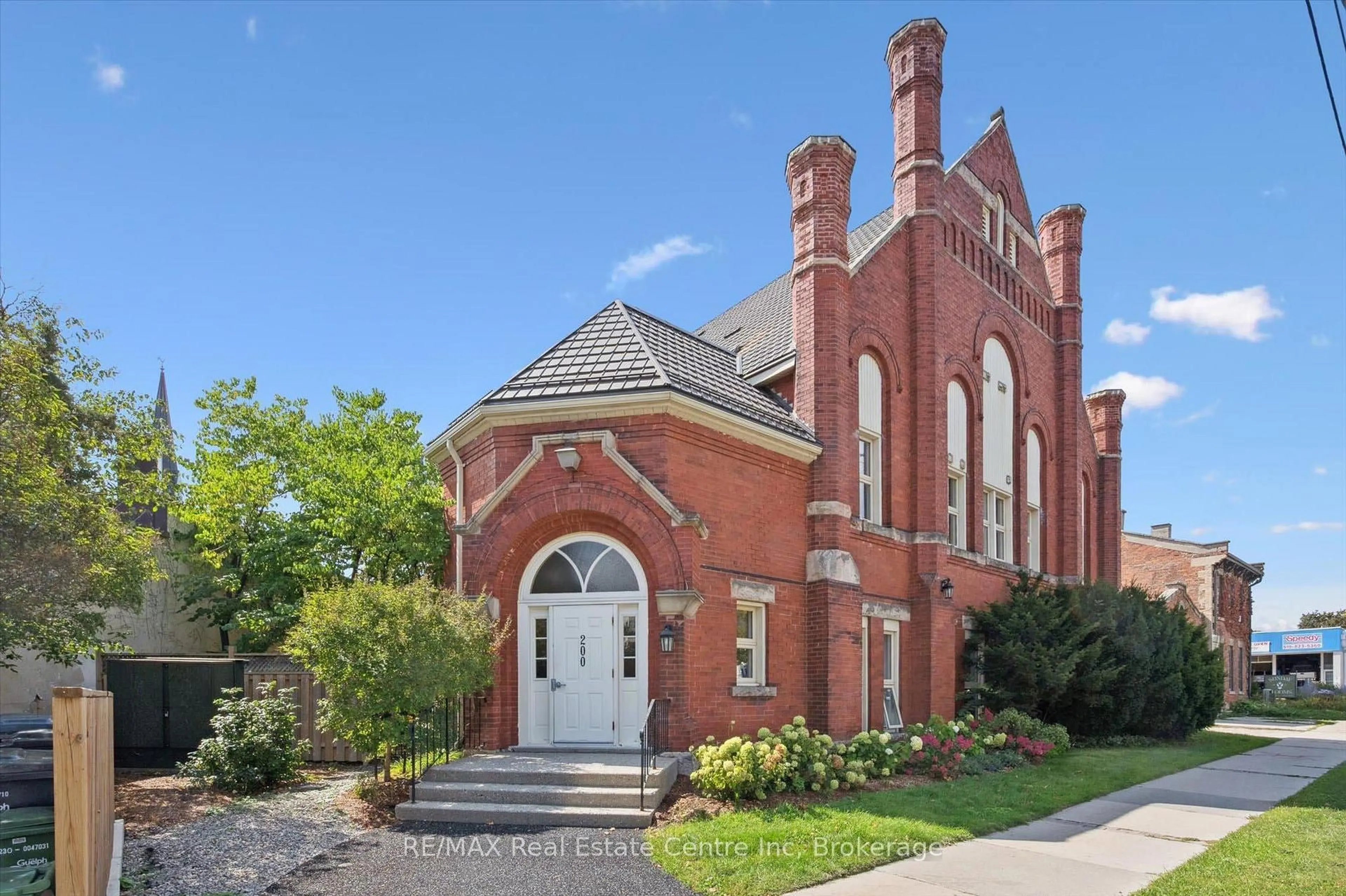 Home with brick exterior material, building for 200 WOOLWICH St #204, Guelph Ontario N1H 3V7