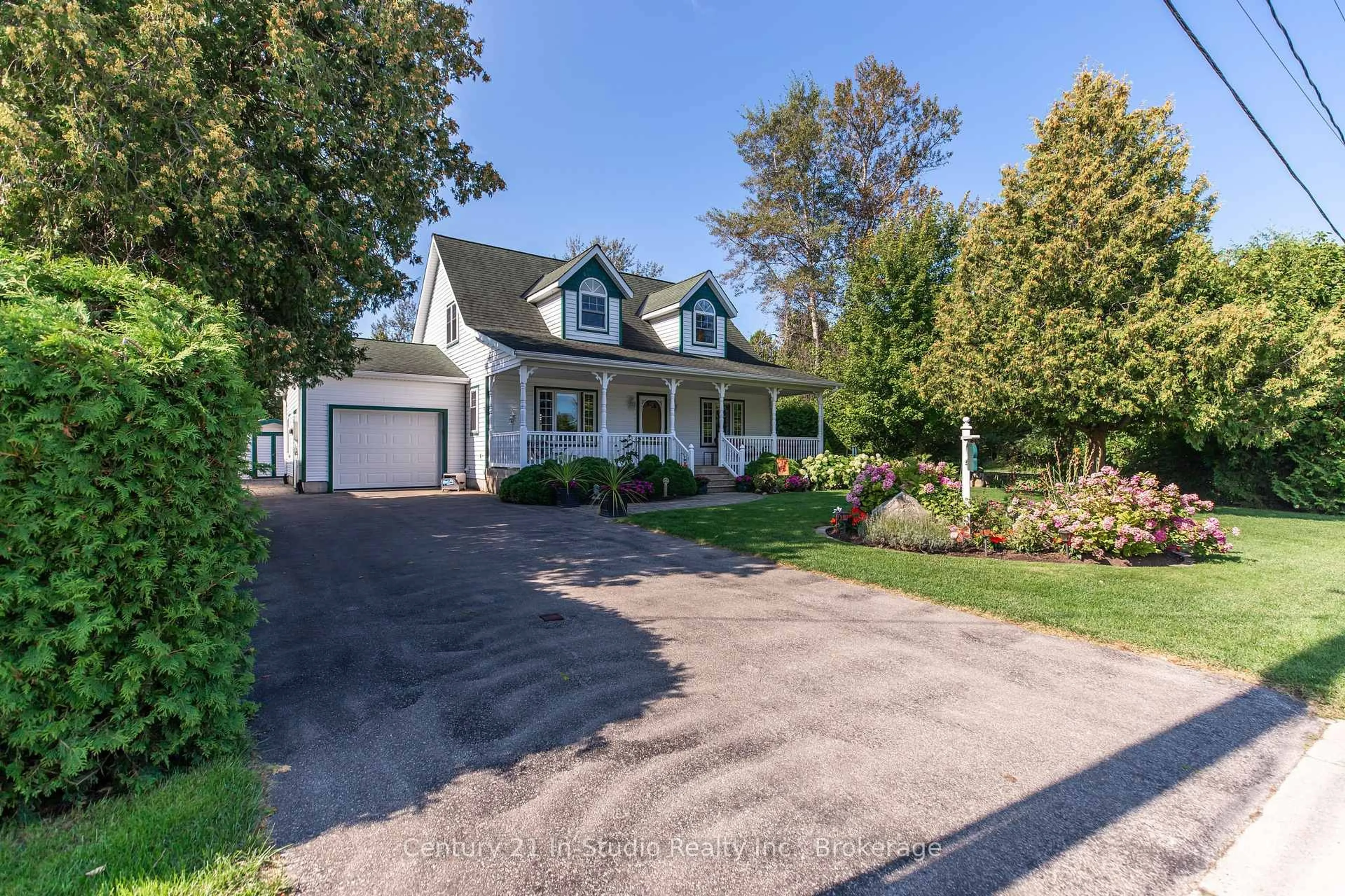 A pic from outside/outdoor area/front of a property/back of a property/a pic from drone, street for 171 Island St, Saugeen Shores Ontario N0H 2L0