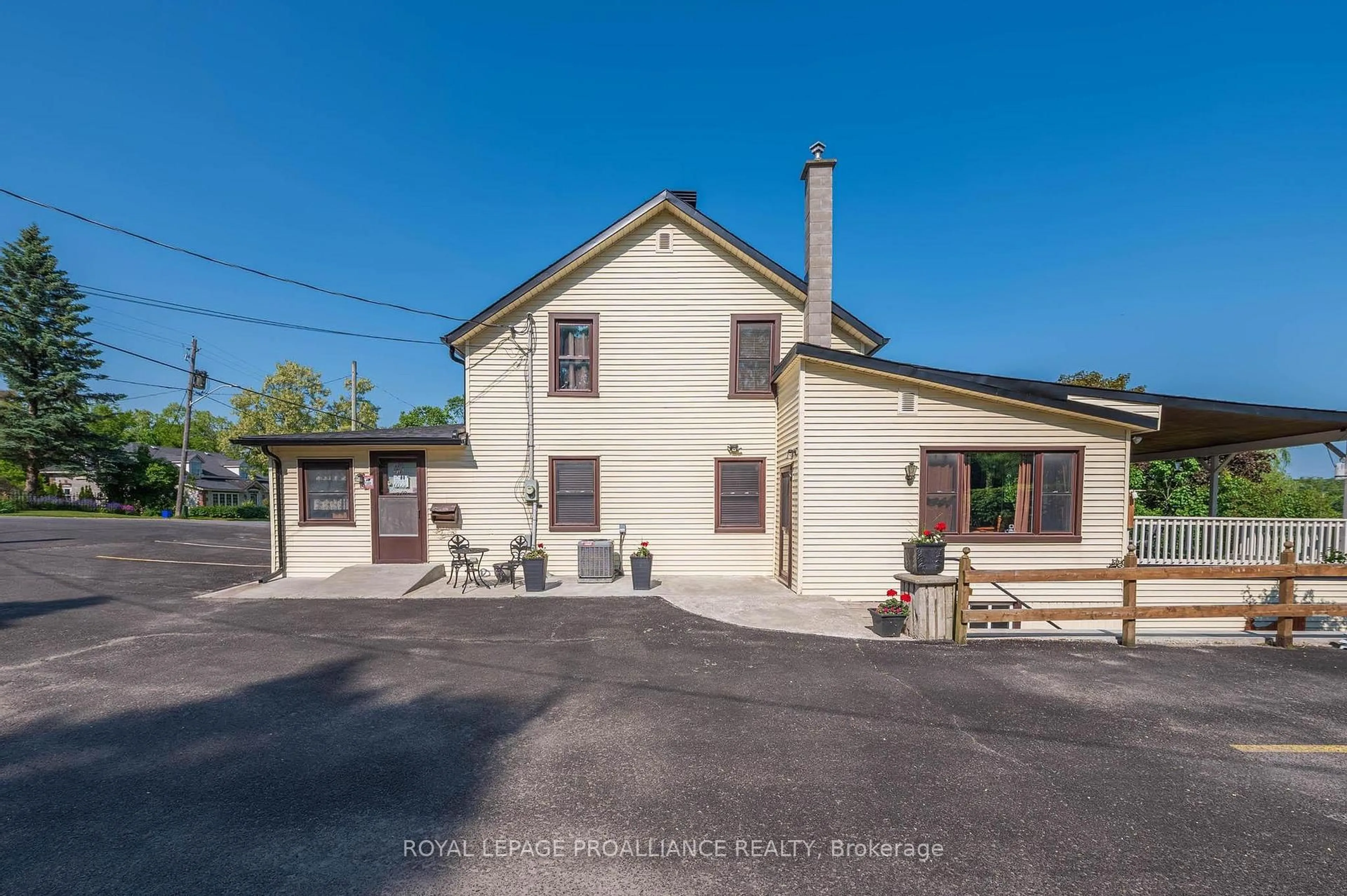 A pic from outside/outdoor area/front of a property/back of a property/a pic from drone, street for 118 Front St, Trent Hills Ontario K0L 1Y0