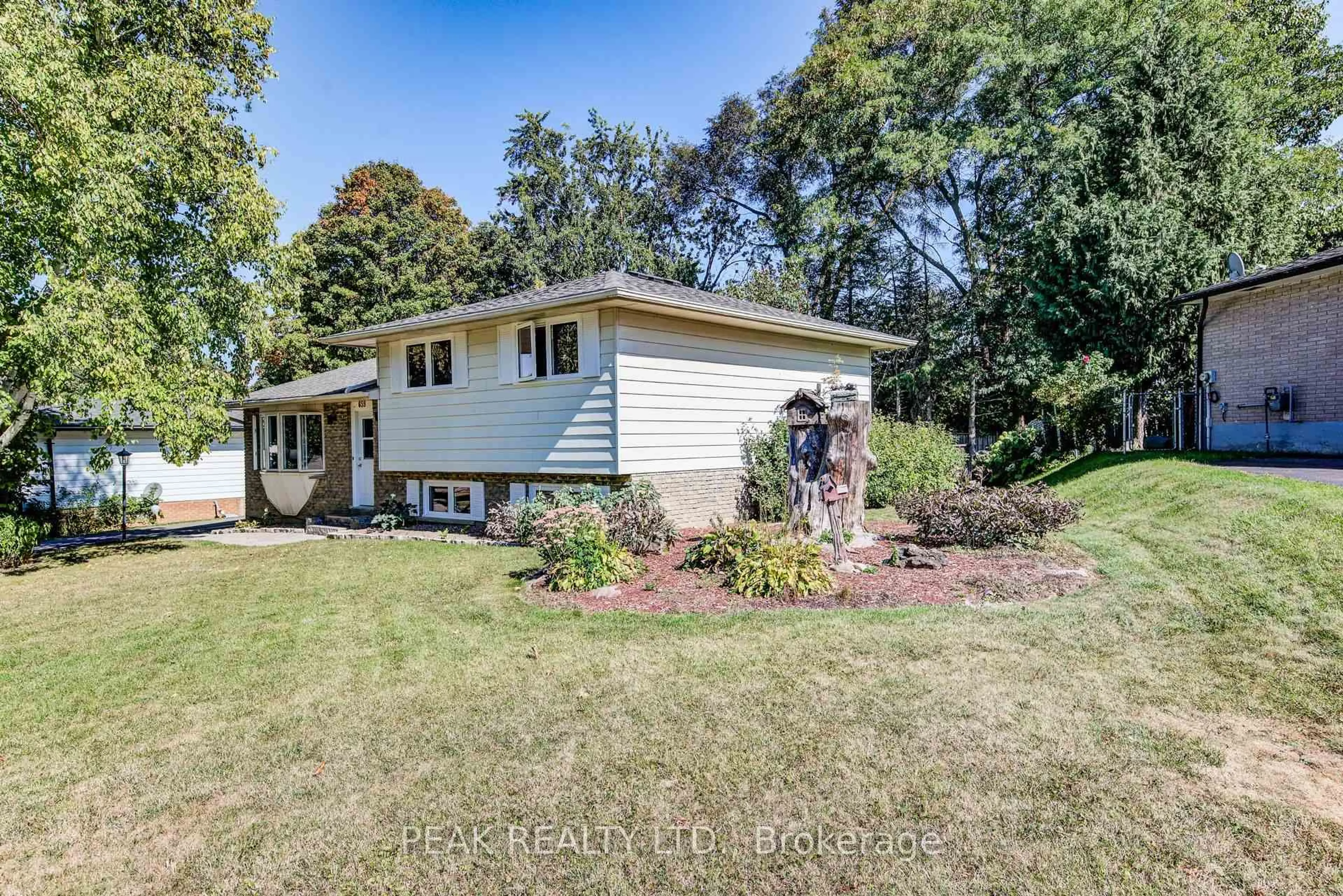 A pic from outside/outdoor area/front of a property/back of a property/a pic from drone, water/lake/river/ocean view for 659 Gladstone Dr, Woodstock Ontario N4S 5S7