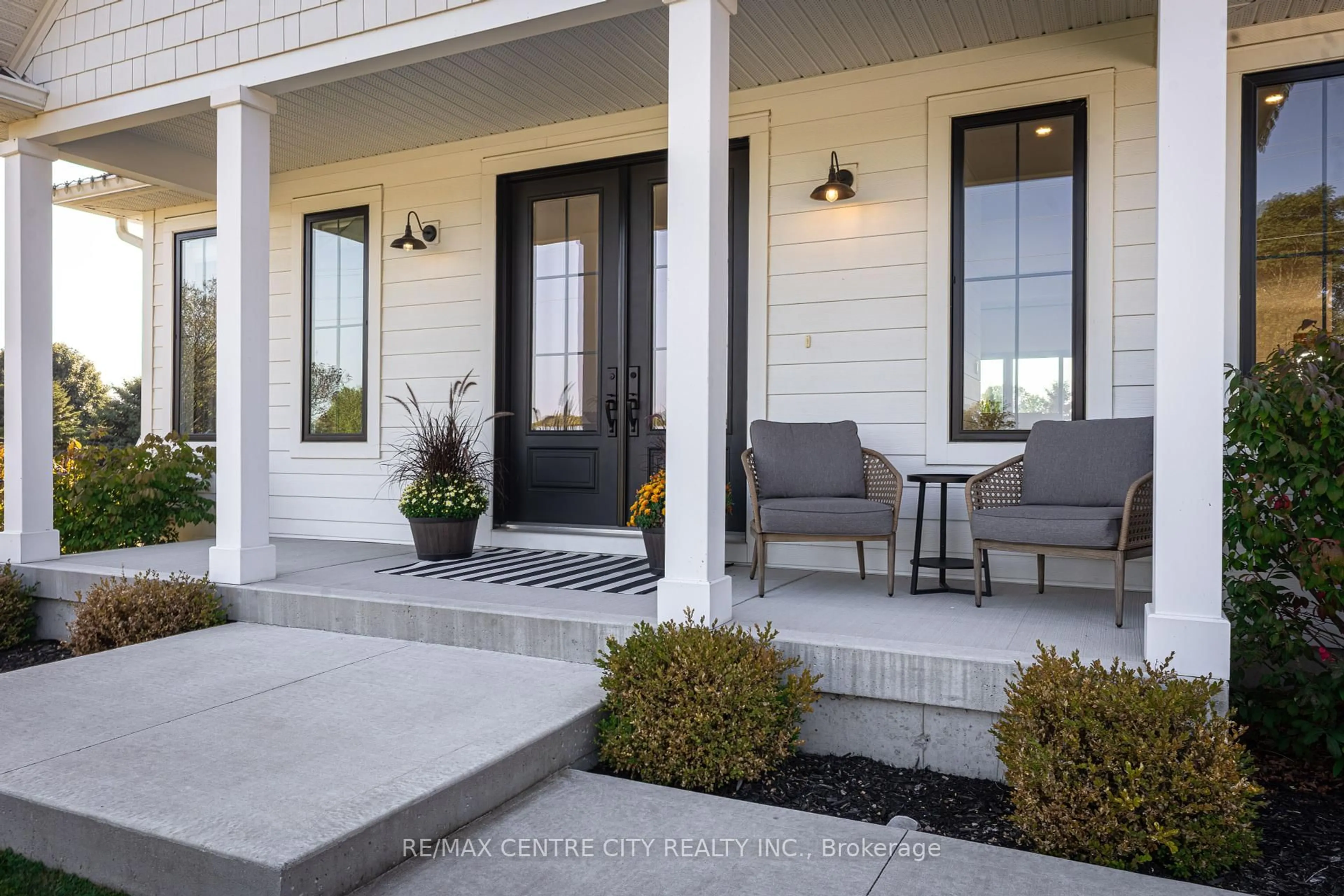 Indoor entryway for 7923 Fairview Rd, St. Thomas Ontario N5P 3S8
