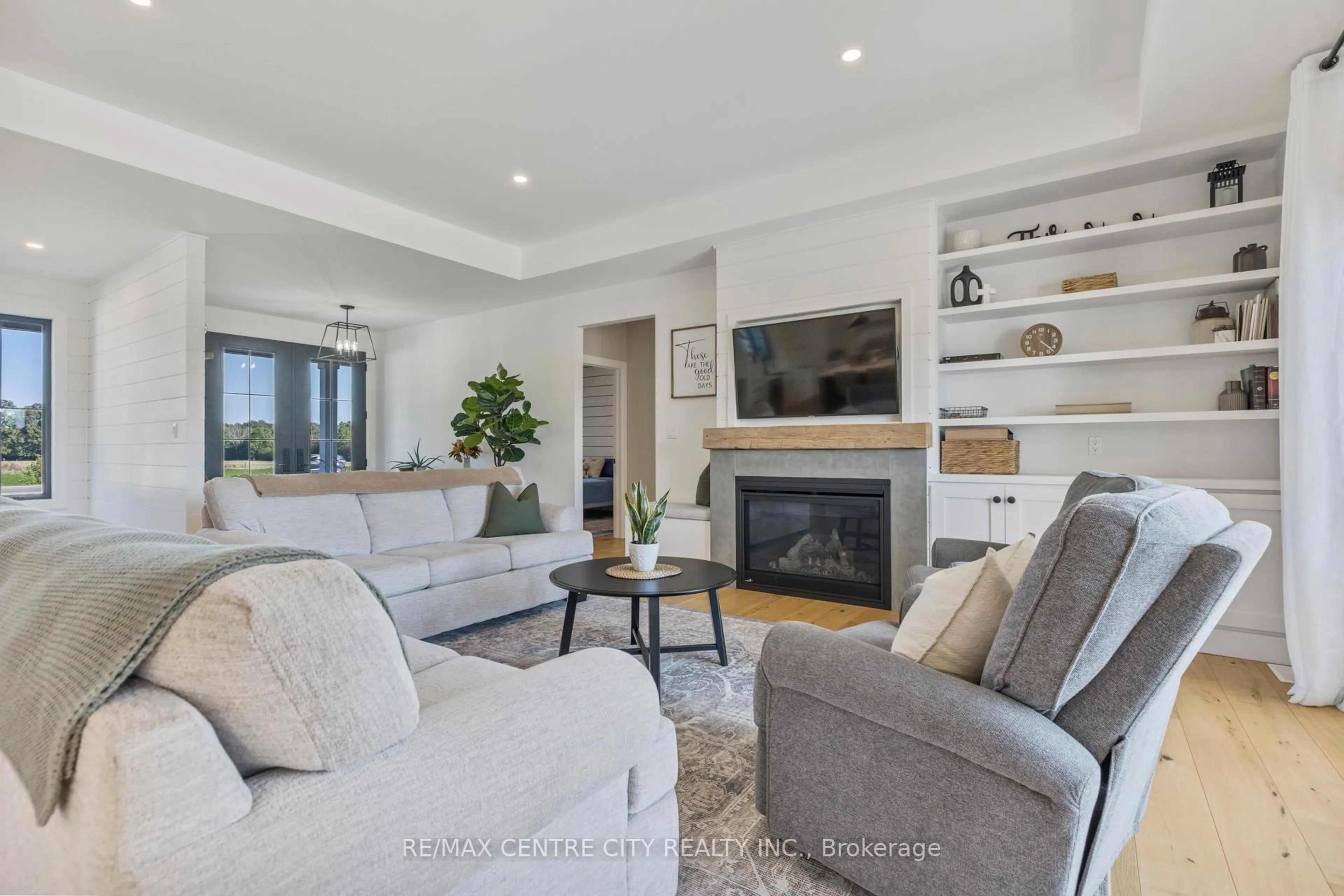 Living room with furniture, unknown for 7923 Fairview Rd, St. Thomas Ontario N5P 3S8