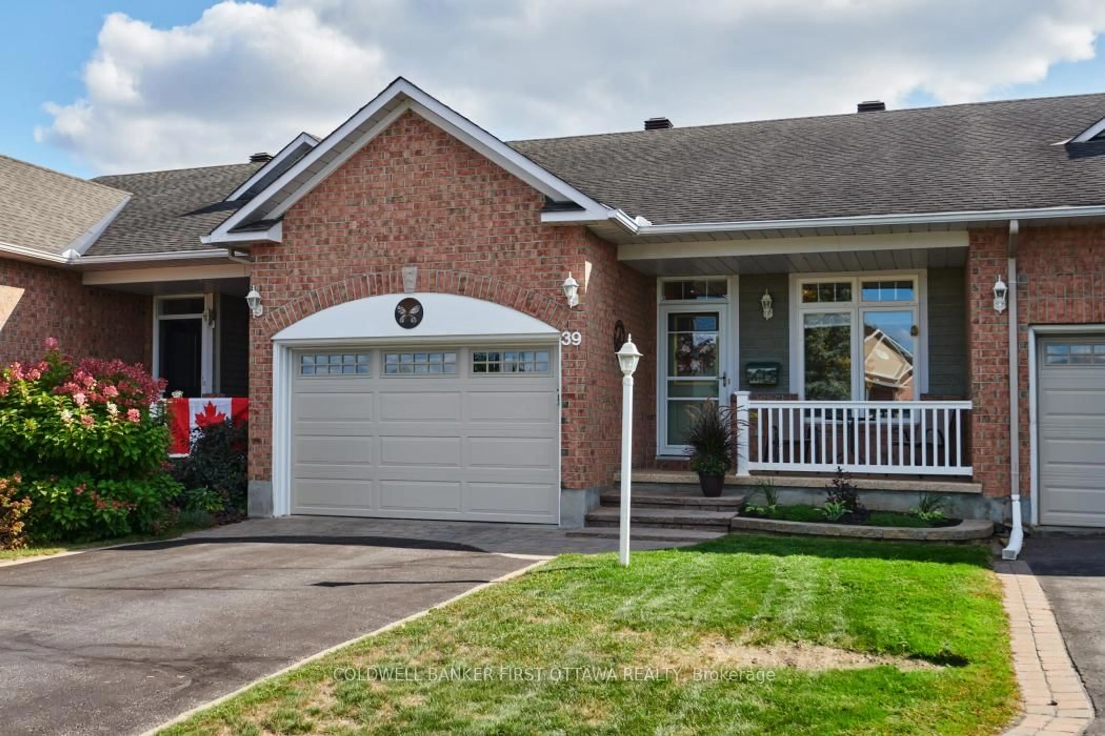 Home with brick exterior material, street for 39 Sable Run Dr, Stittsville Ontario K2S 1W8