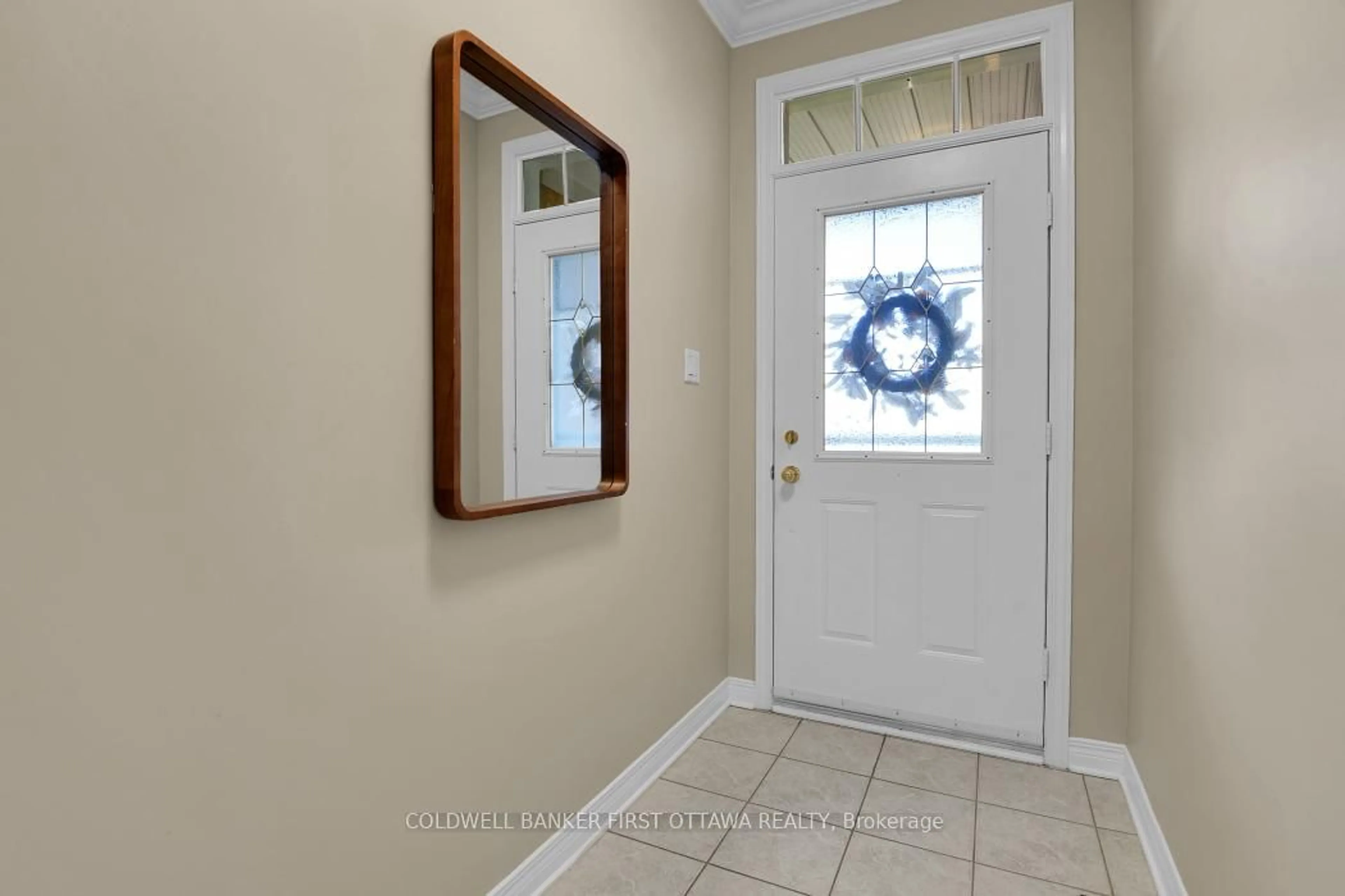 Indoor entryway for 39 Sable Run Dr, Stittsville Ontario K2S 1W8