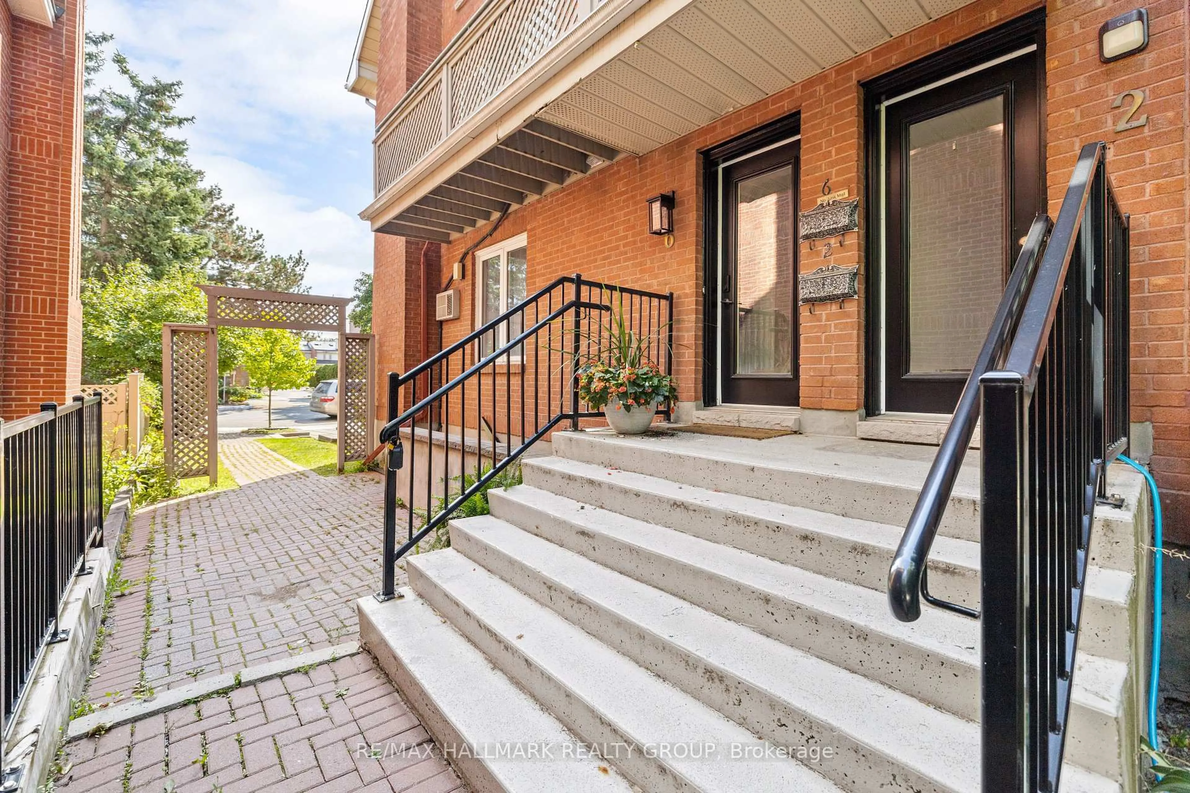 Unknown for 19 Montcalm St #2, Ottawa Ontario K1S 0A2