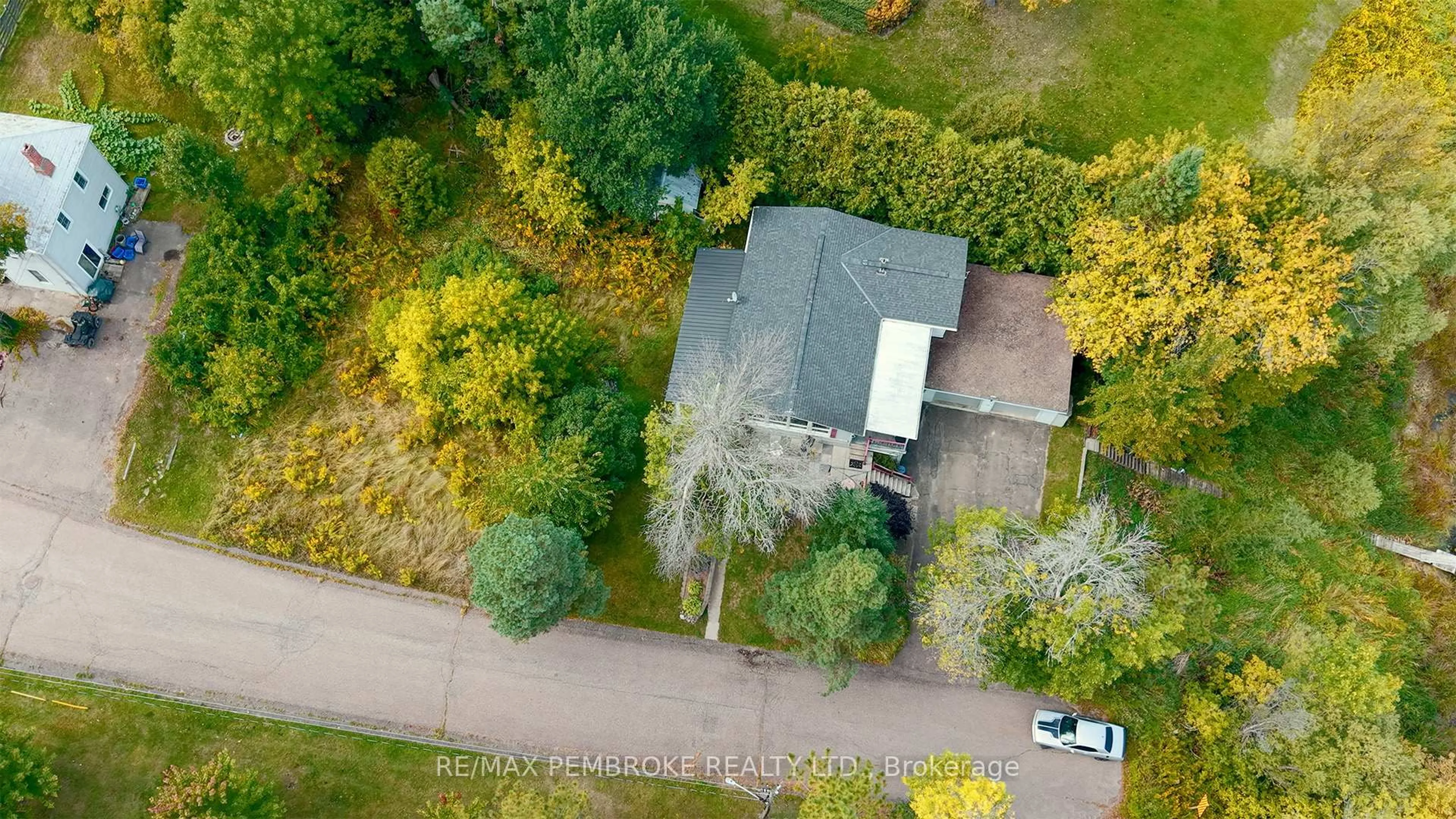 A pic from outside/outdoor area/front of a property/back of a property/a pic from drone, street for 2 Cowley St, Cobden Ontario K0J 1K0