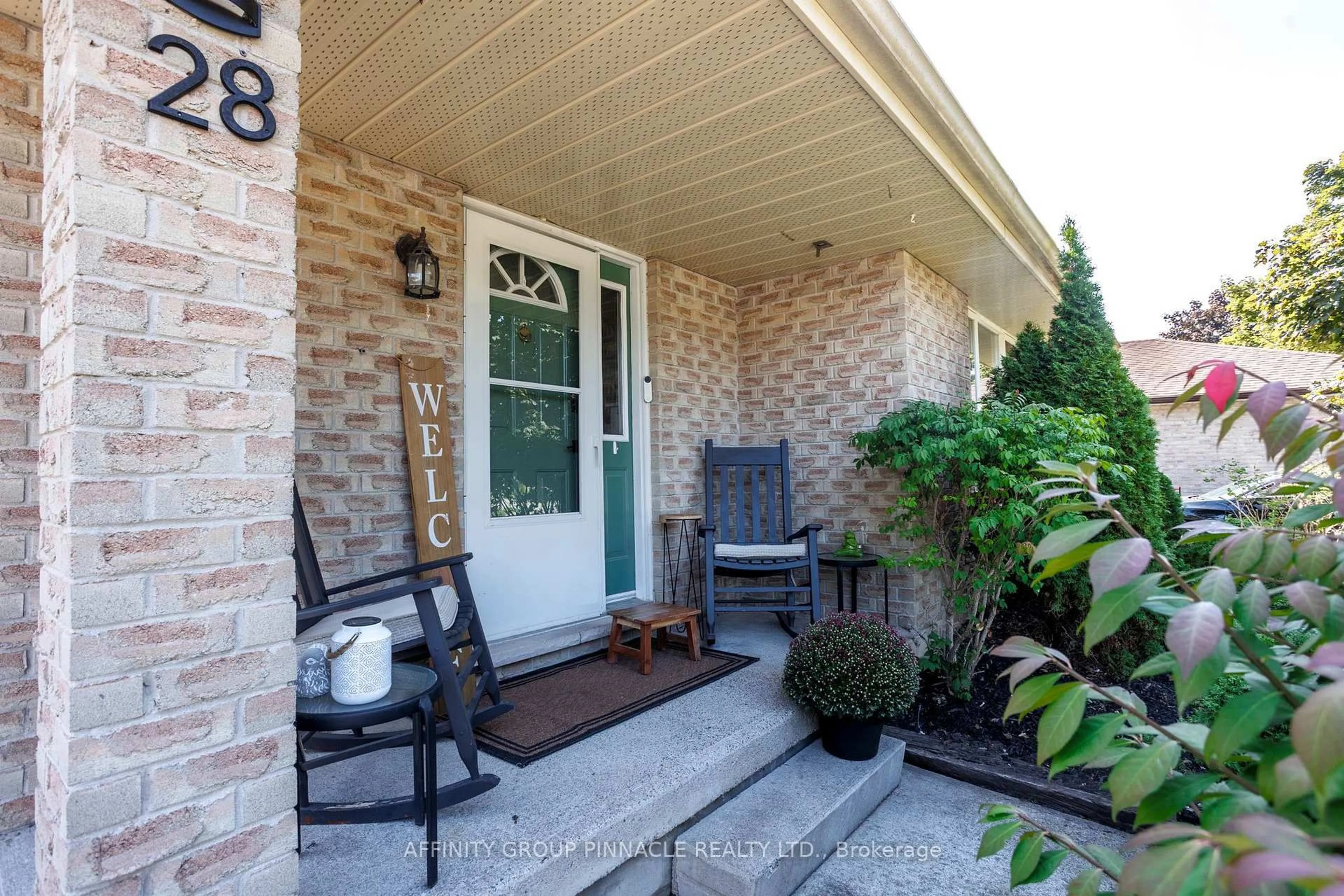 Indoor entryway for 28 Karen Dr, Kawartha Lakes Ontario K9V 5V6