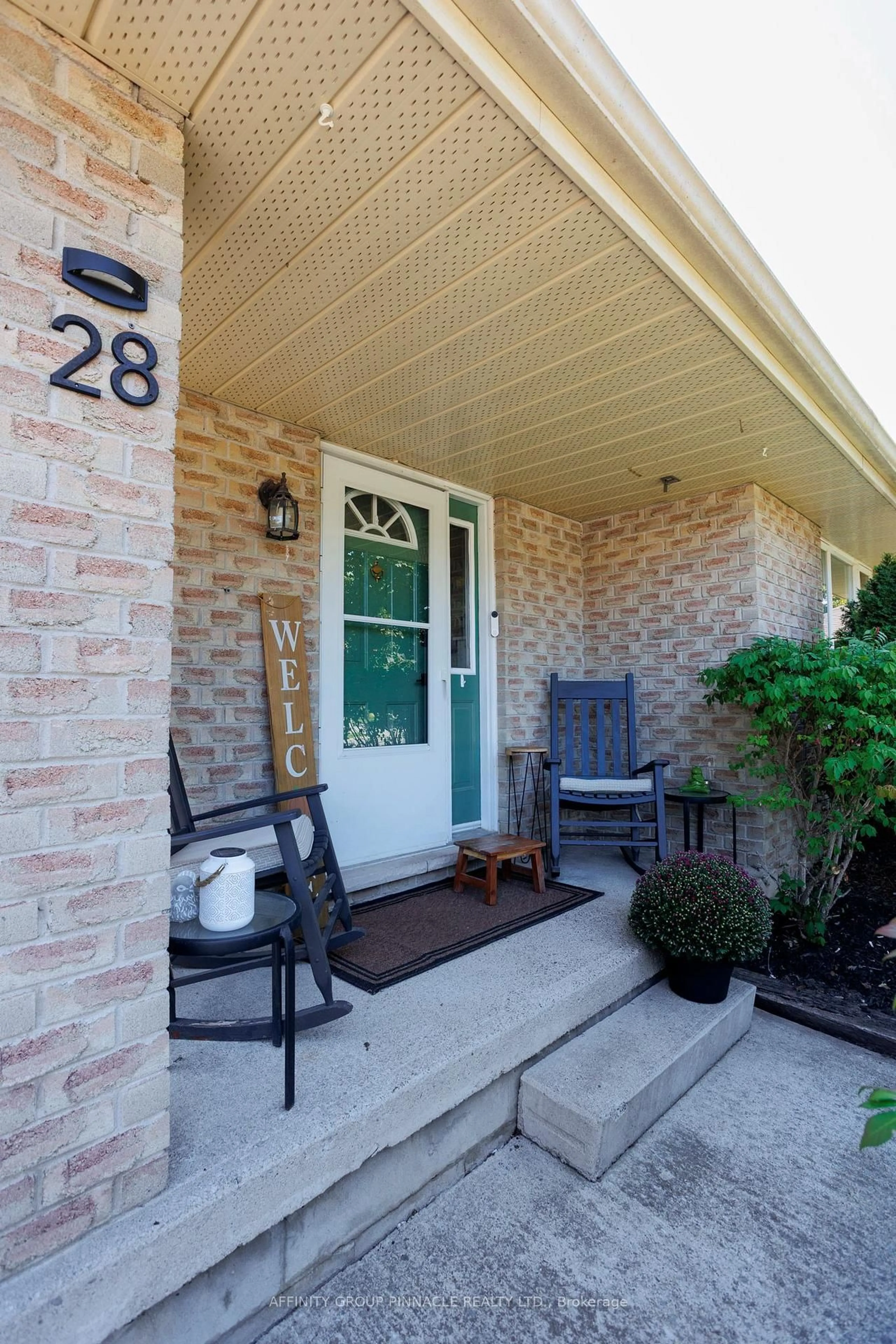 Indoor entryway for 28 Karen Dr, Kawartha Lakes Ontario K9V 5V6
