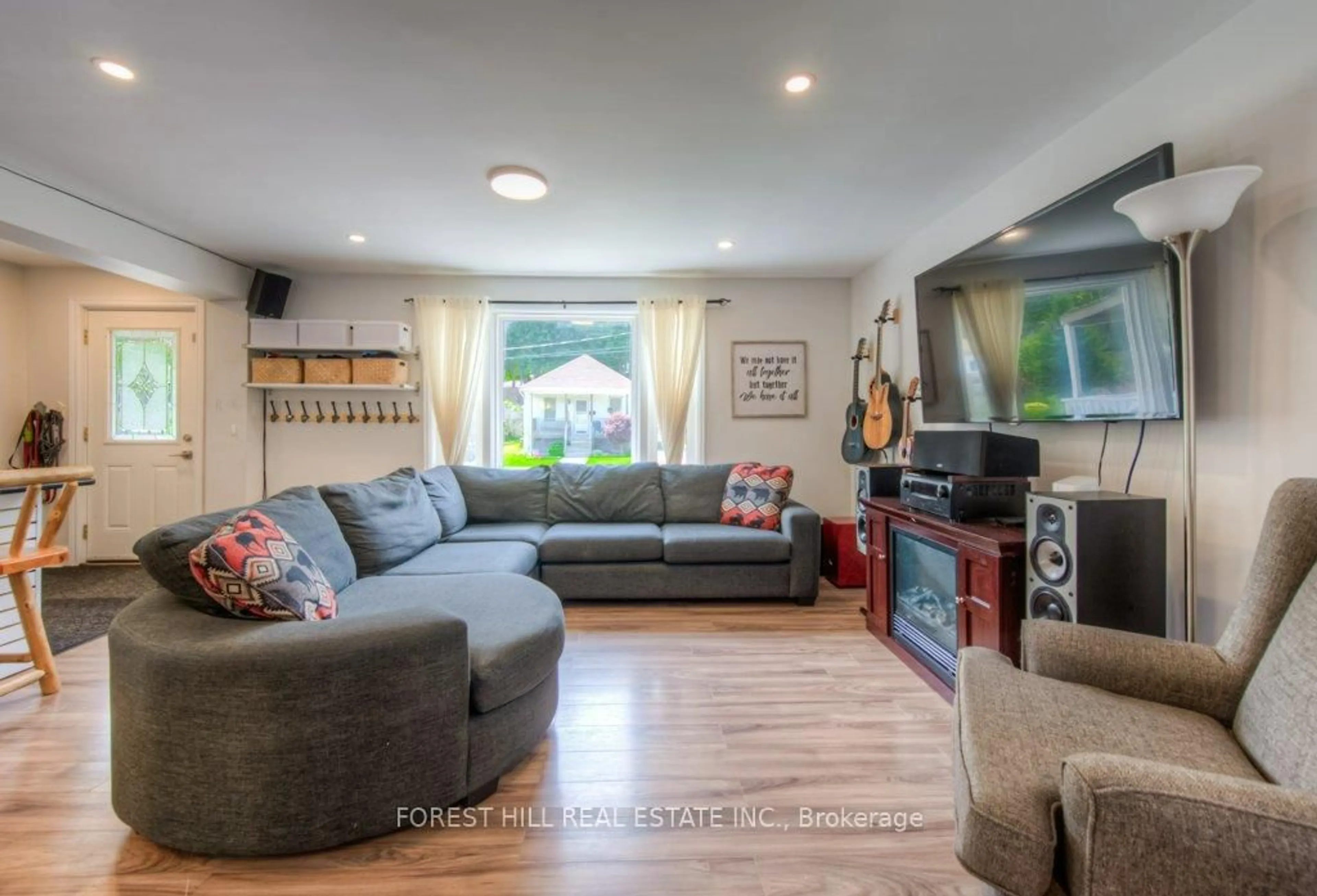 Living room with furniture, unknown for 63 Berkley Rd, Cambridge Ontario N1S 3G5
