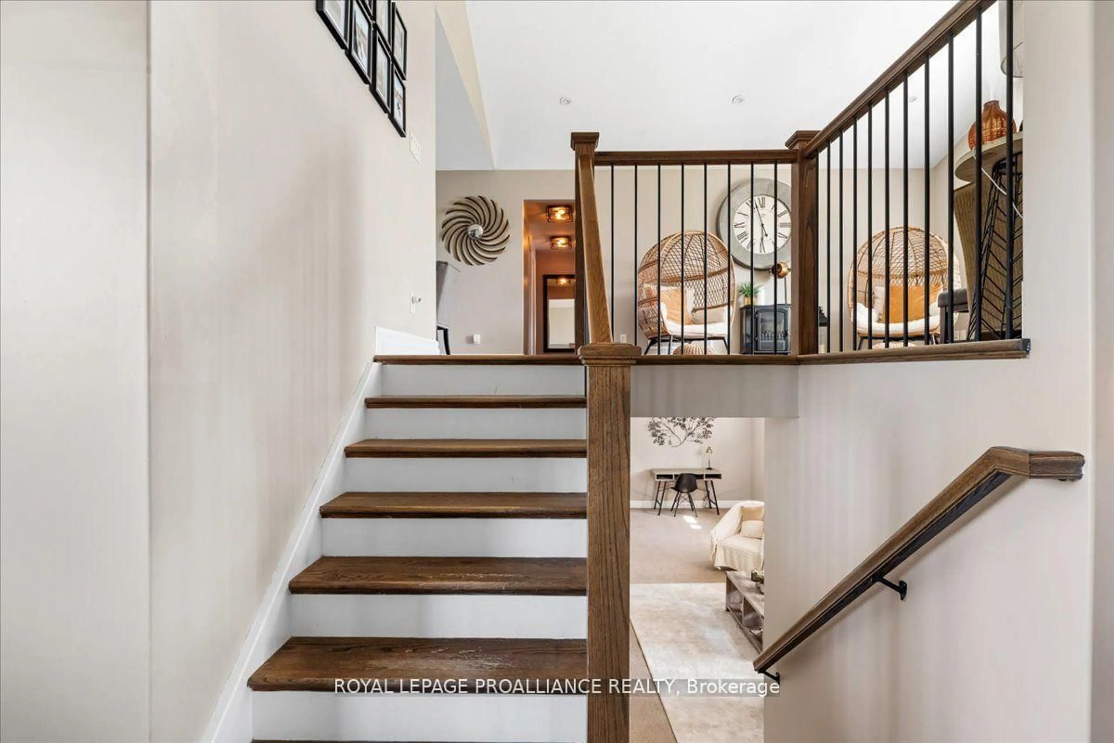 Indoor entryway for 20846 Loyalist Parkway, Prince Edward County Ontario K0K 1T0