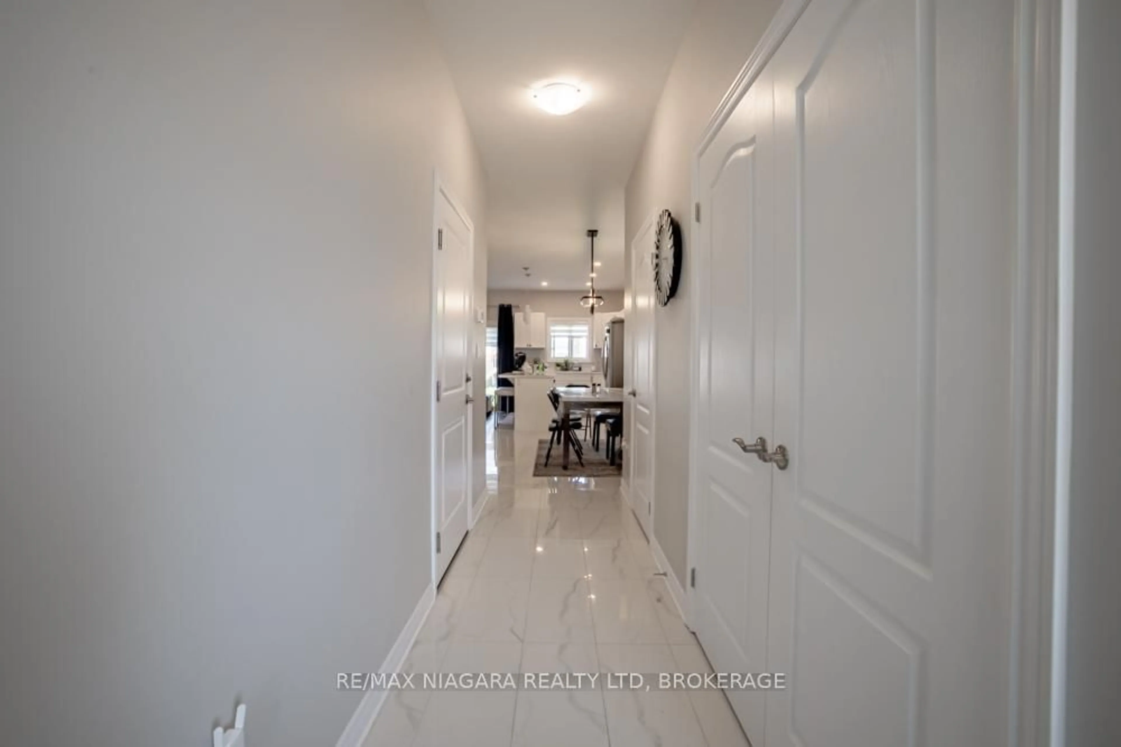 Indoor entryway for 16 Bowman Cres, Thorold Ontario L2V 0G3